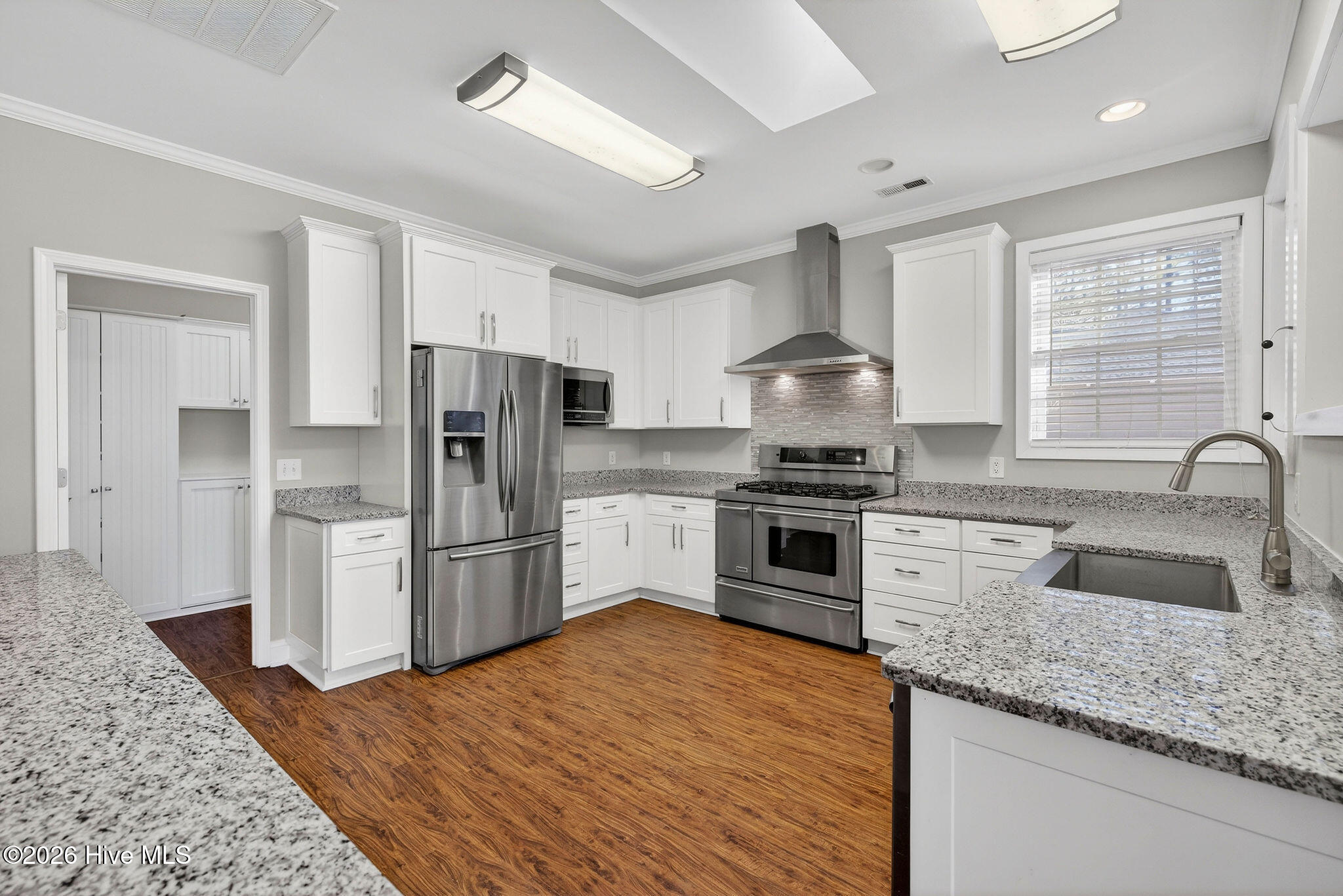 100549331 | Photo 28