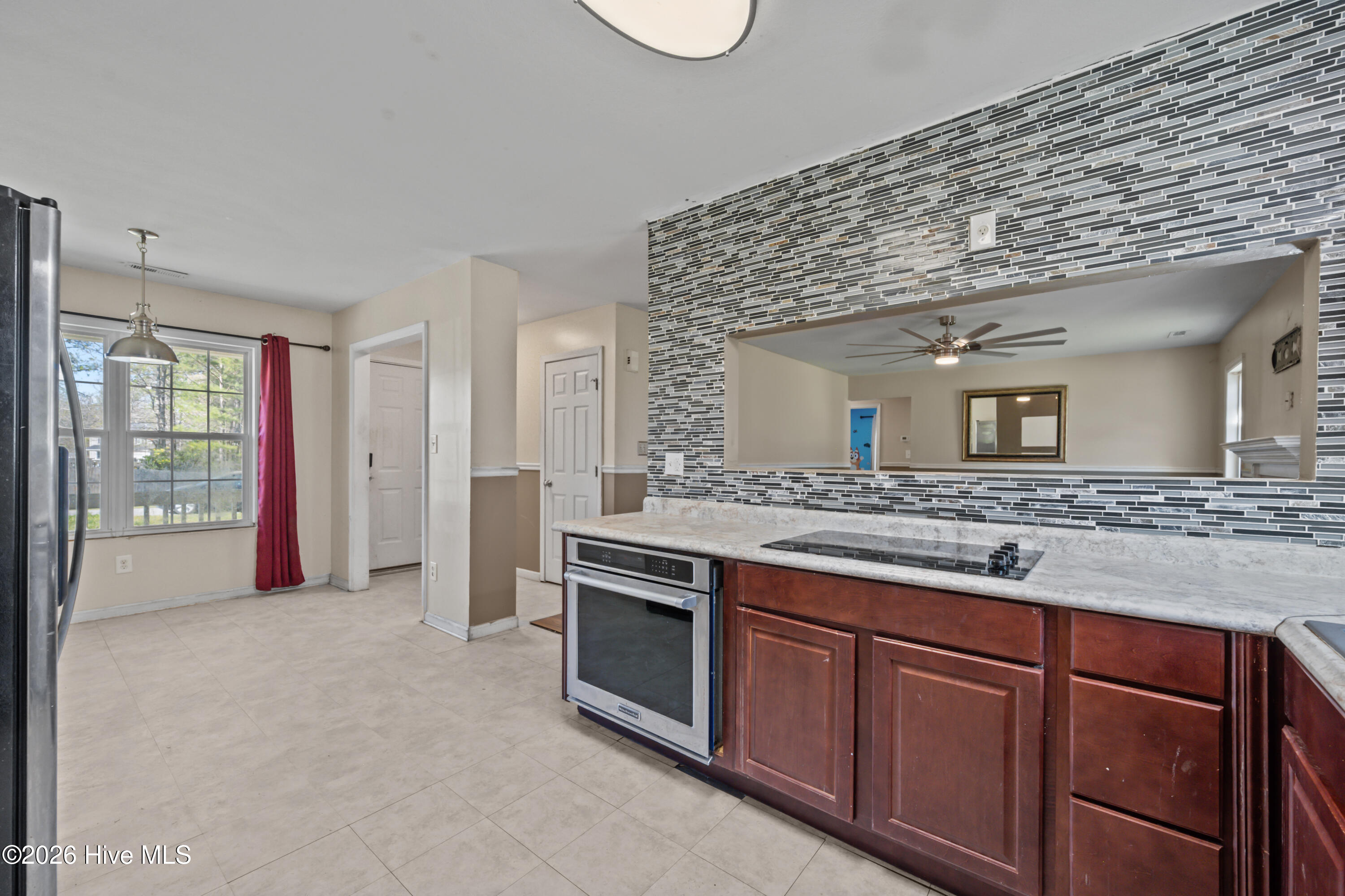 100564292 | Photo 37