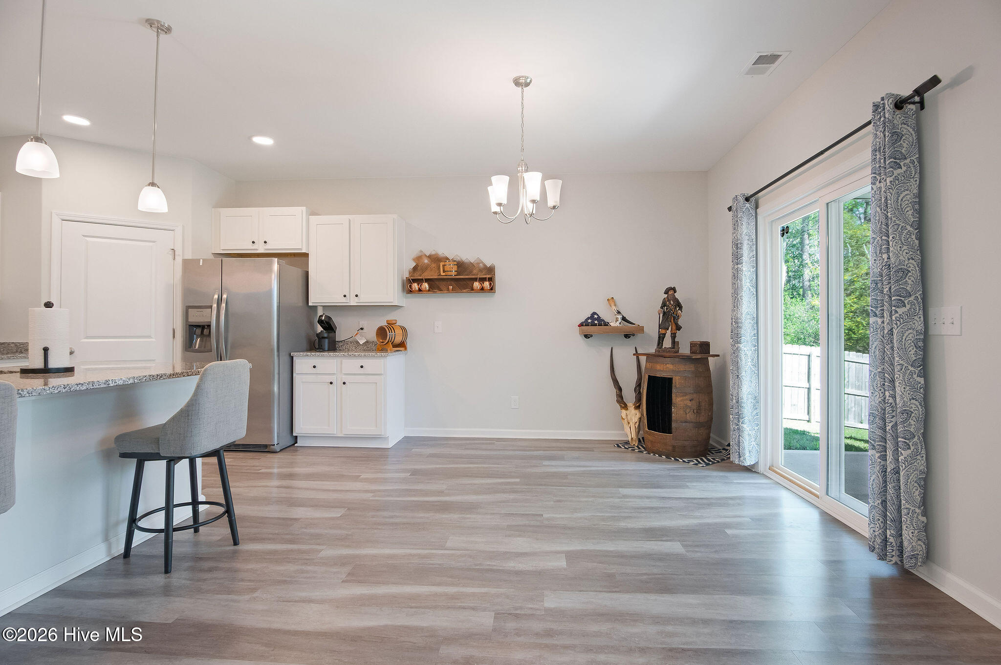 100562701 | Photo 20