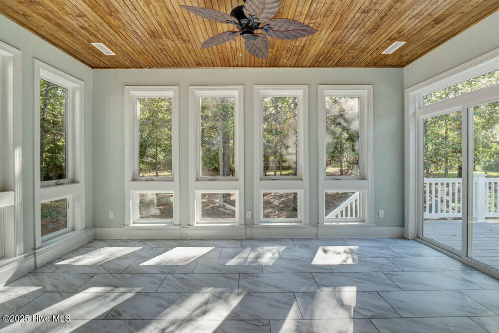 100533564 | Photo 31