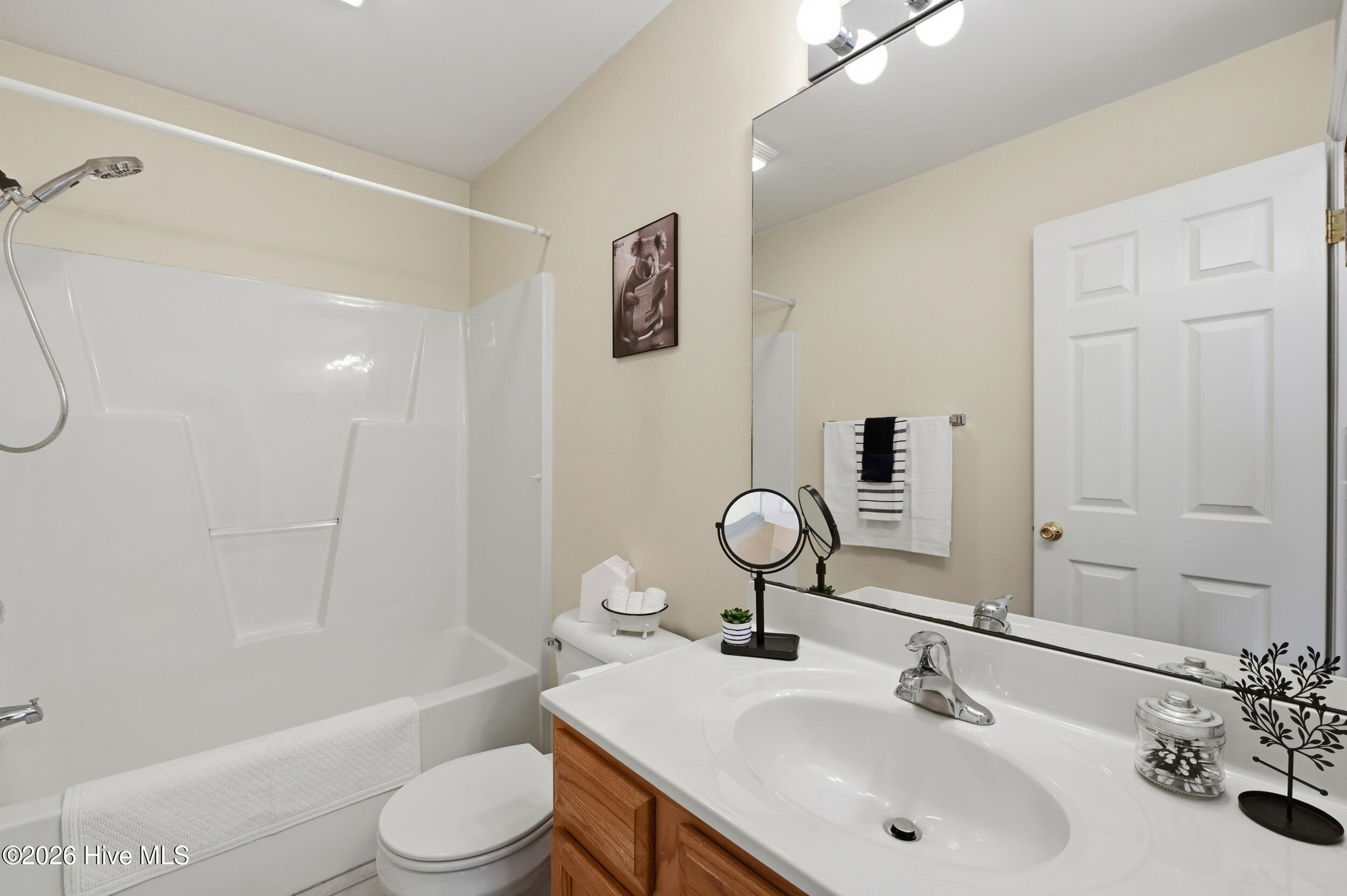 100562256 | Photo 25