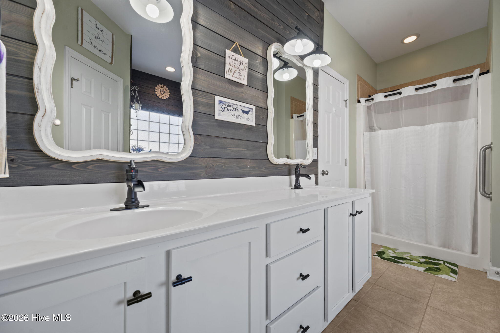 100547536 | Photo 21