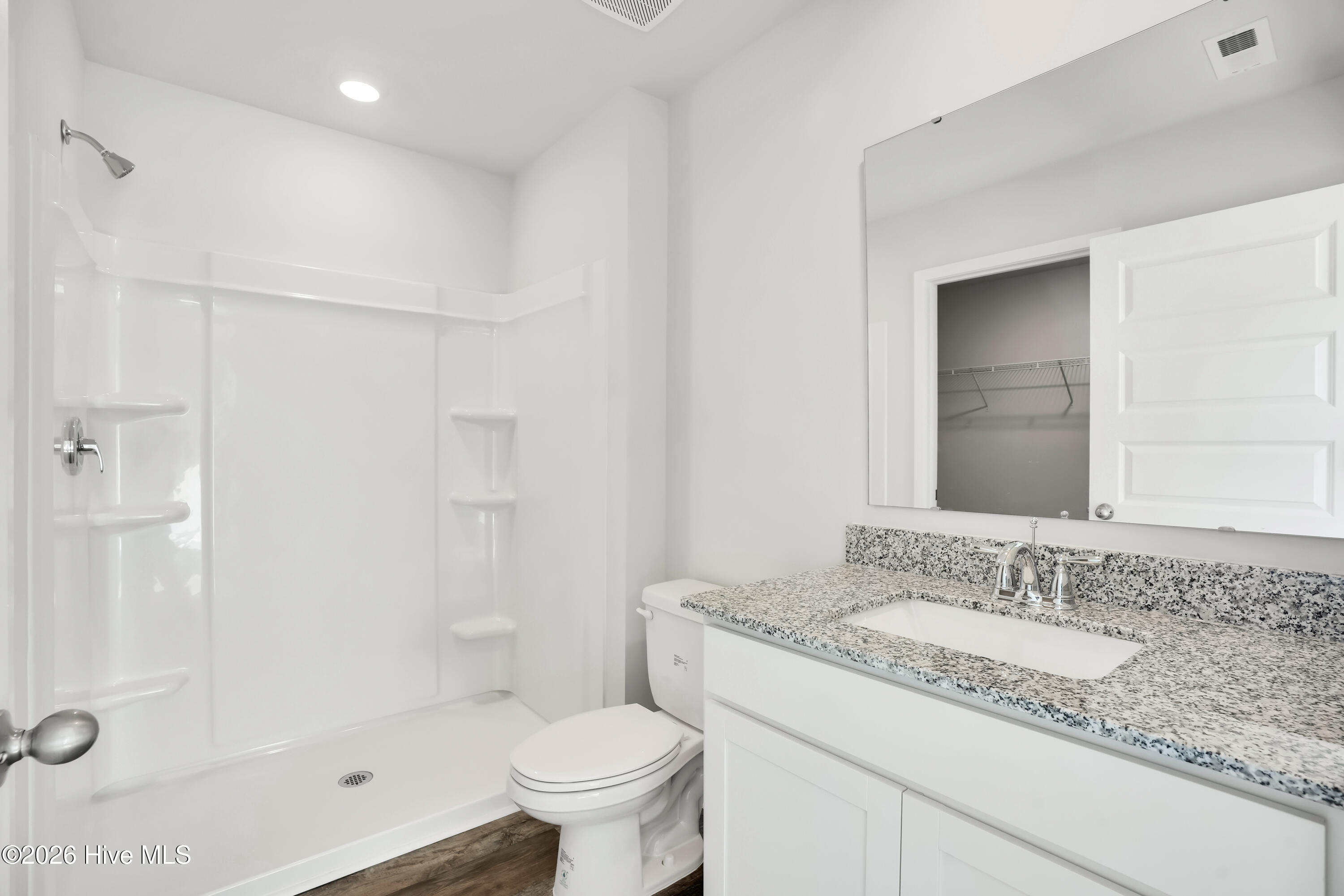 100545392 | Photo 25