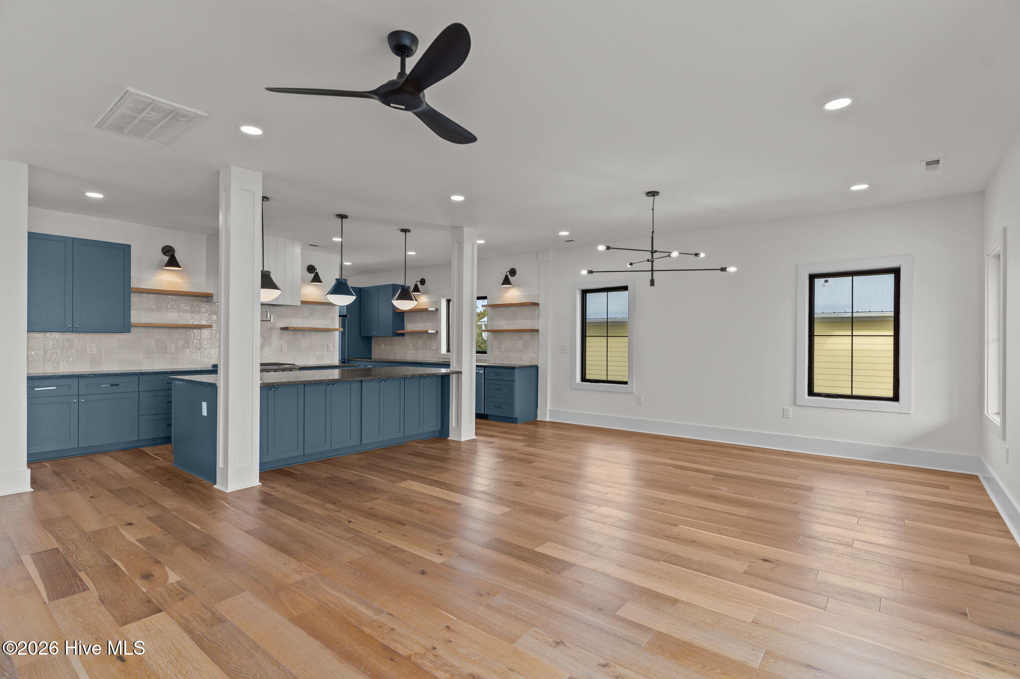 100553287 | Photo 13