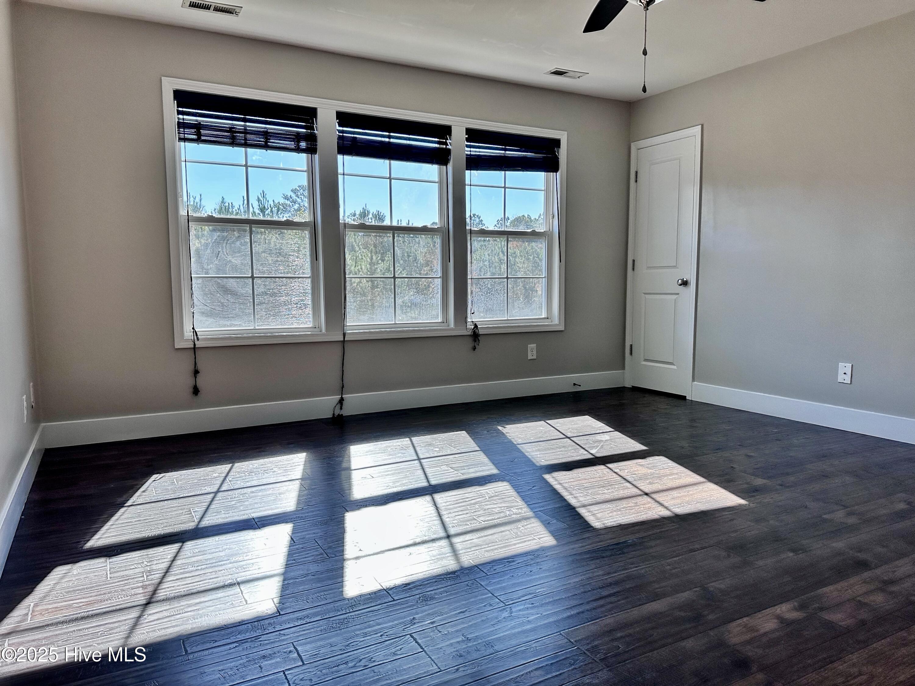 100542600 | Photo 24