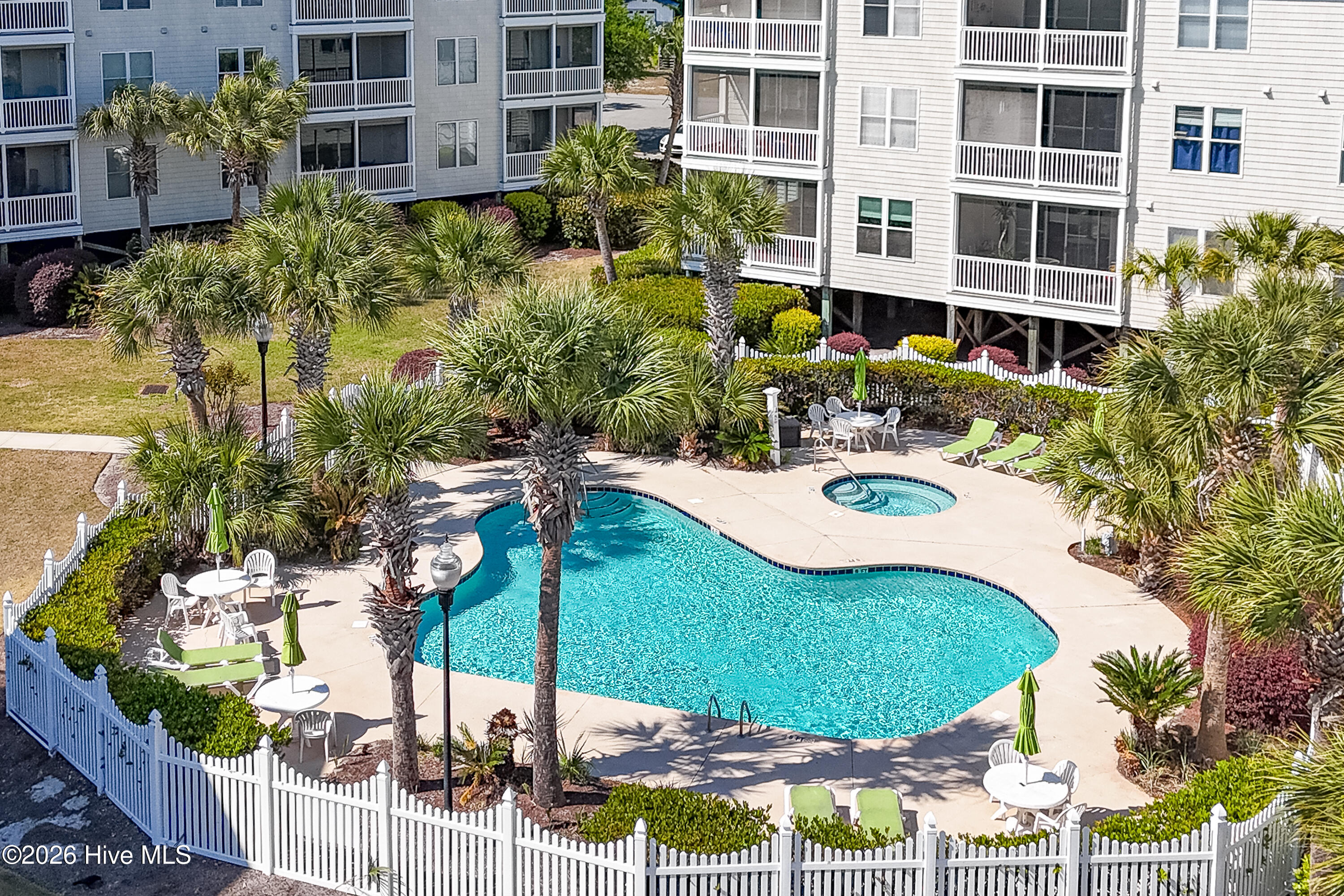 100569606 | Photo 46