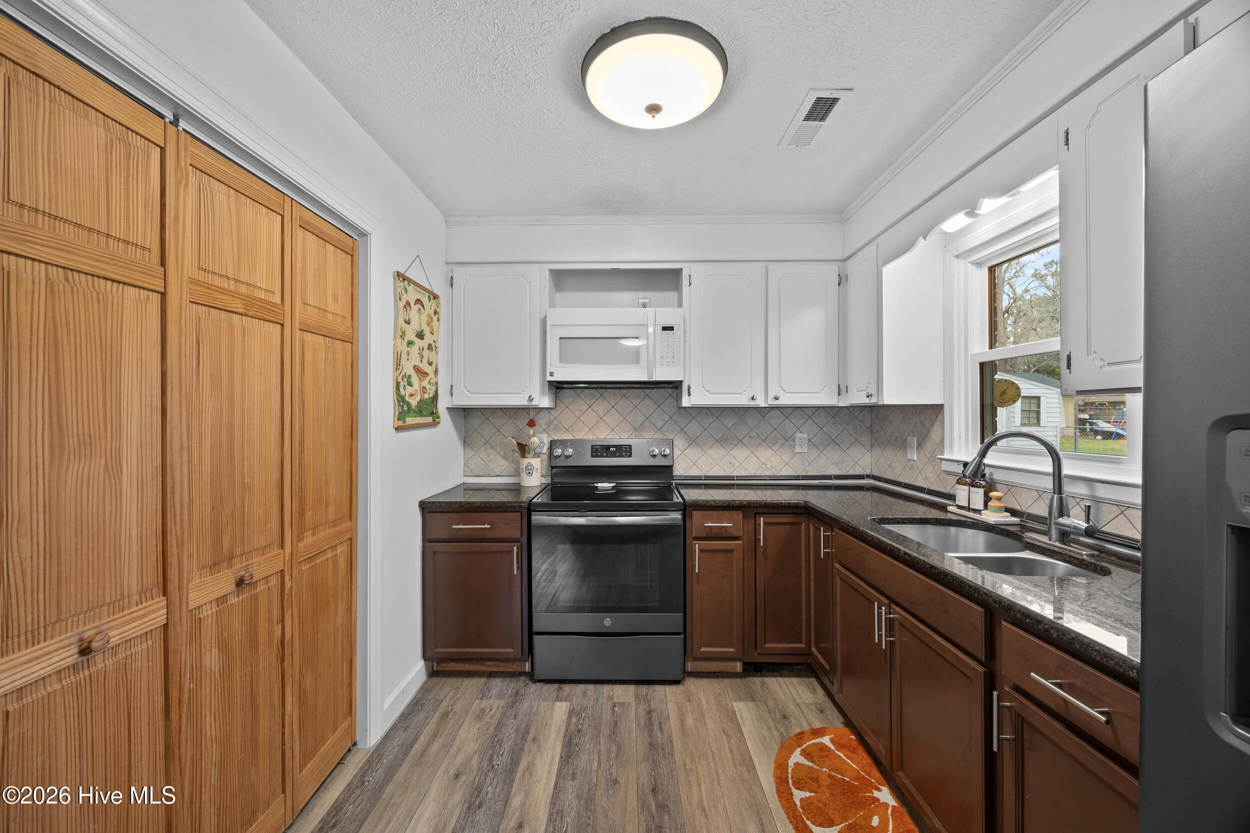 100557502 | Photo 13