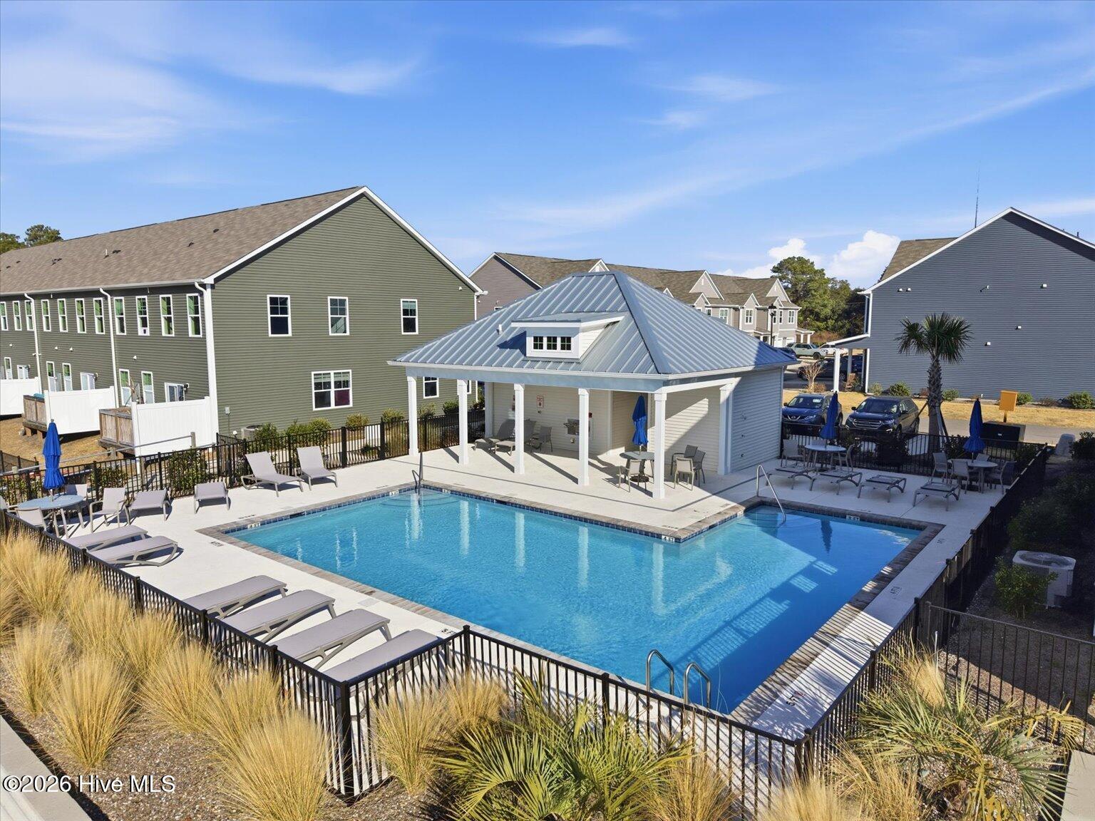 100548049 | Photo 46