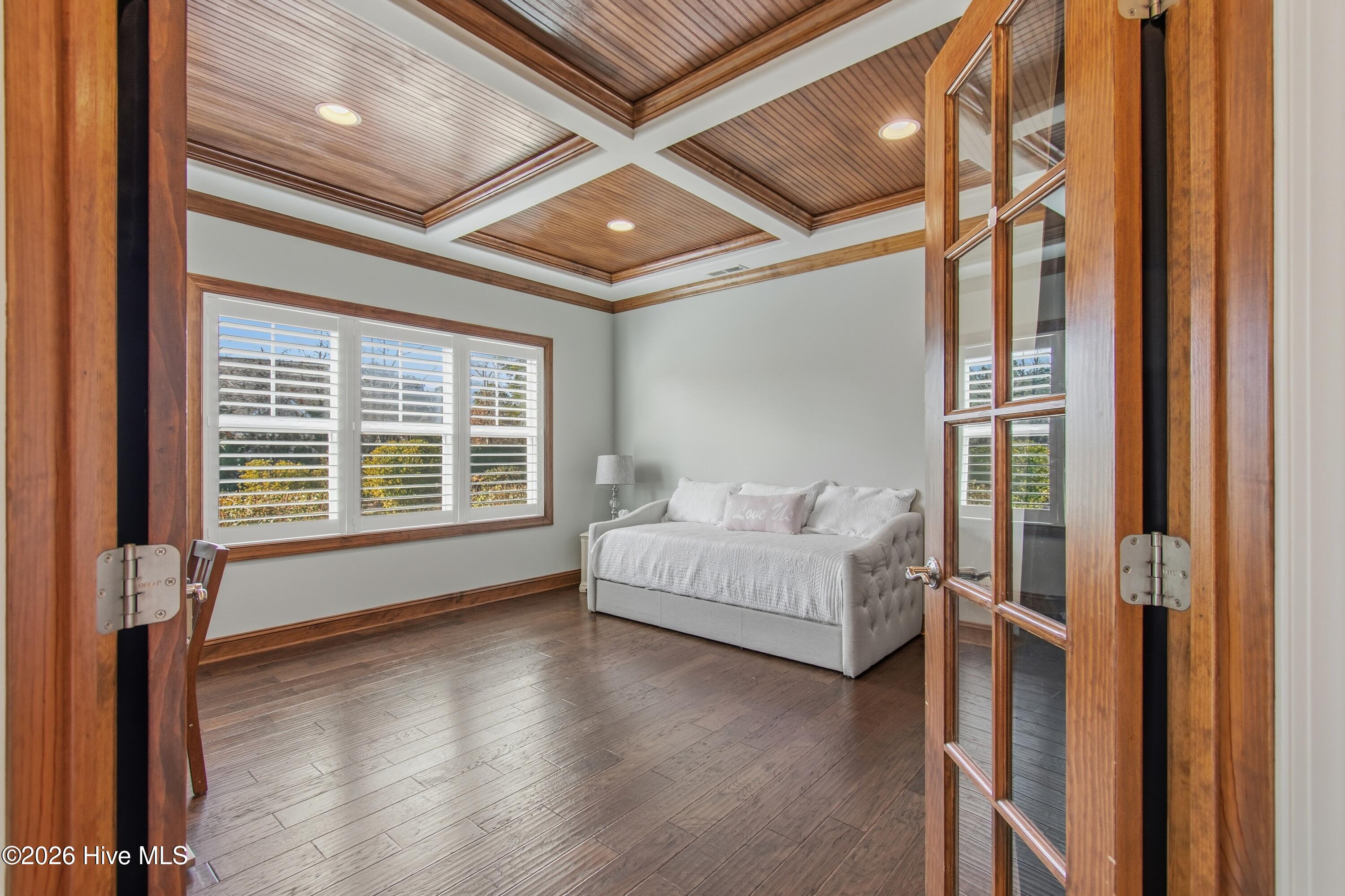 100548705 | Photo 54