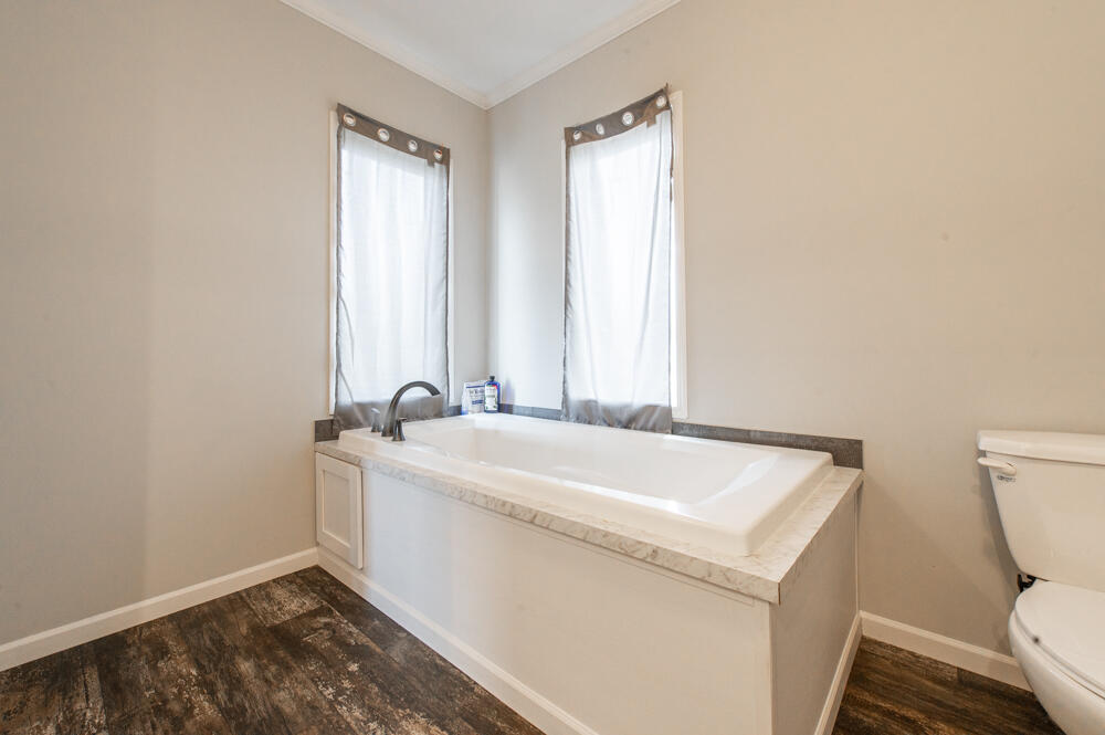 Soaking Tub!