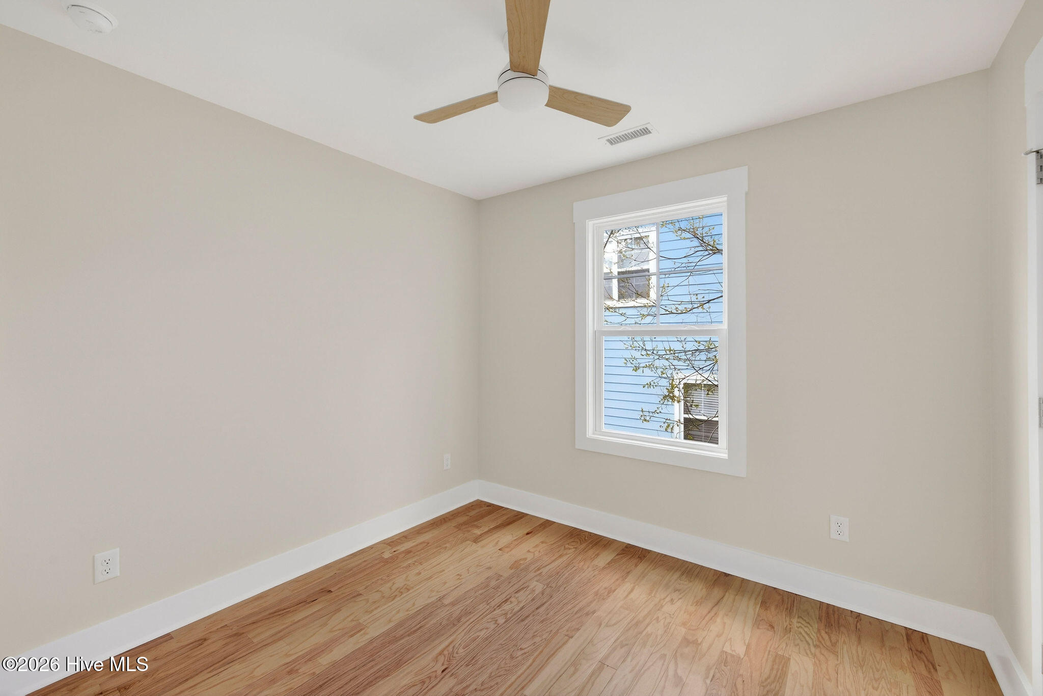 100542142 | Photo 21