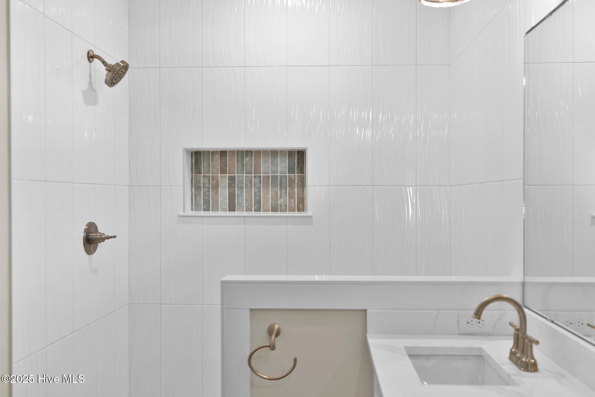 100527494 | Photo 21