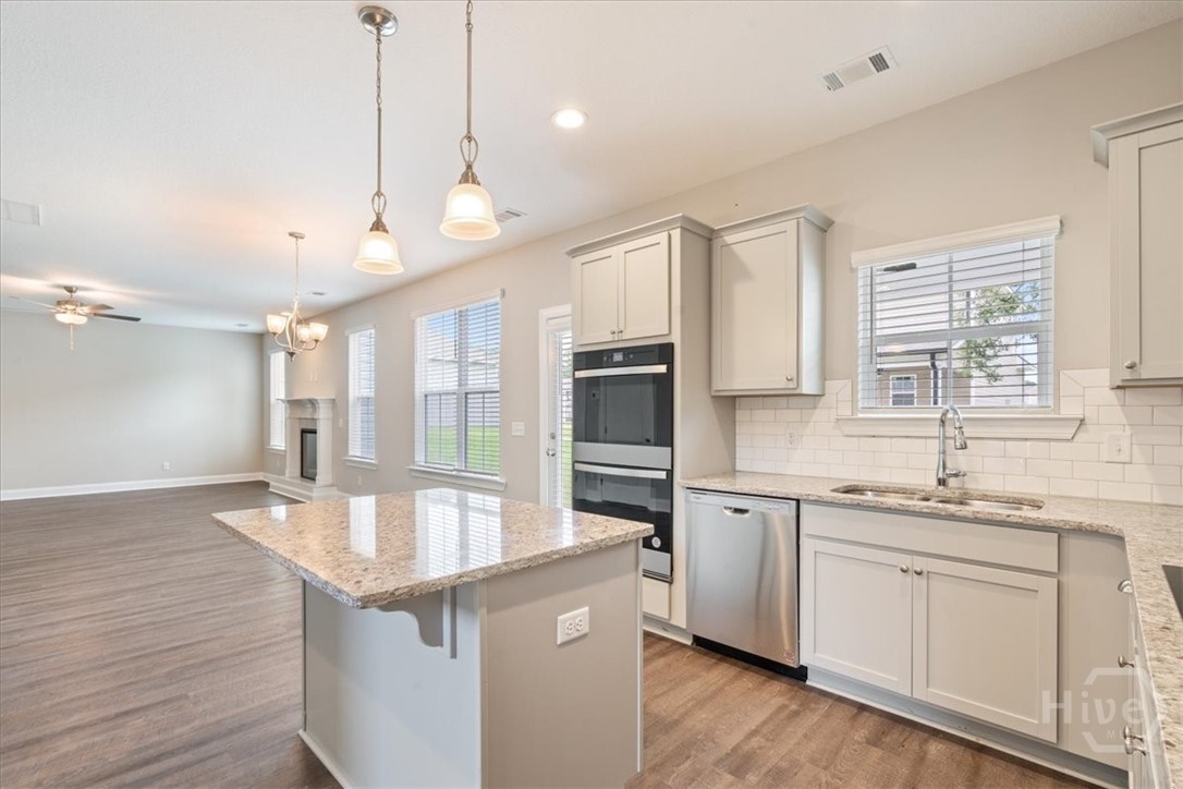 Kitchen/Dining Area/
Great Room