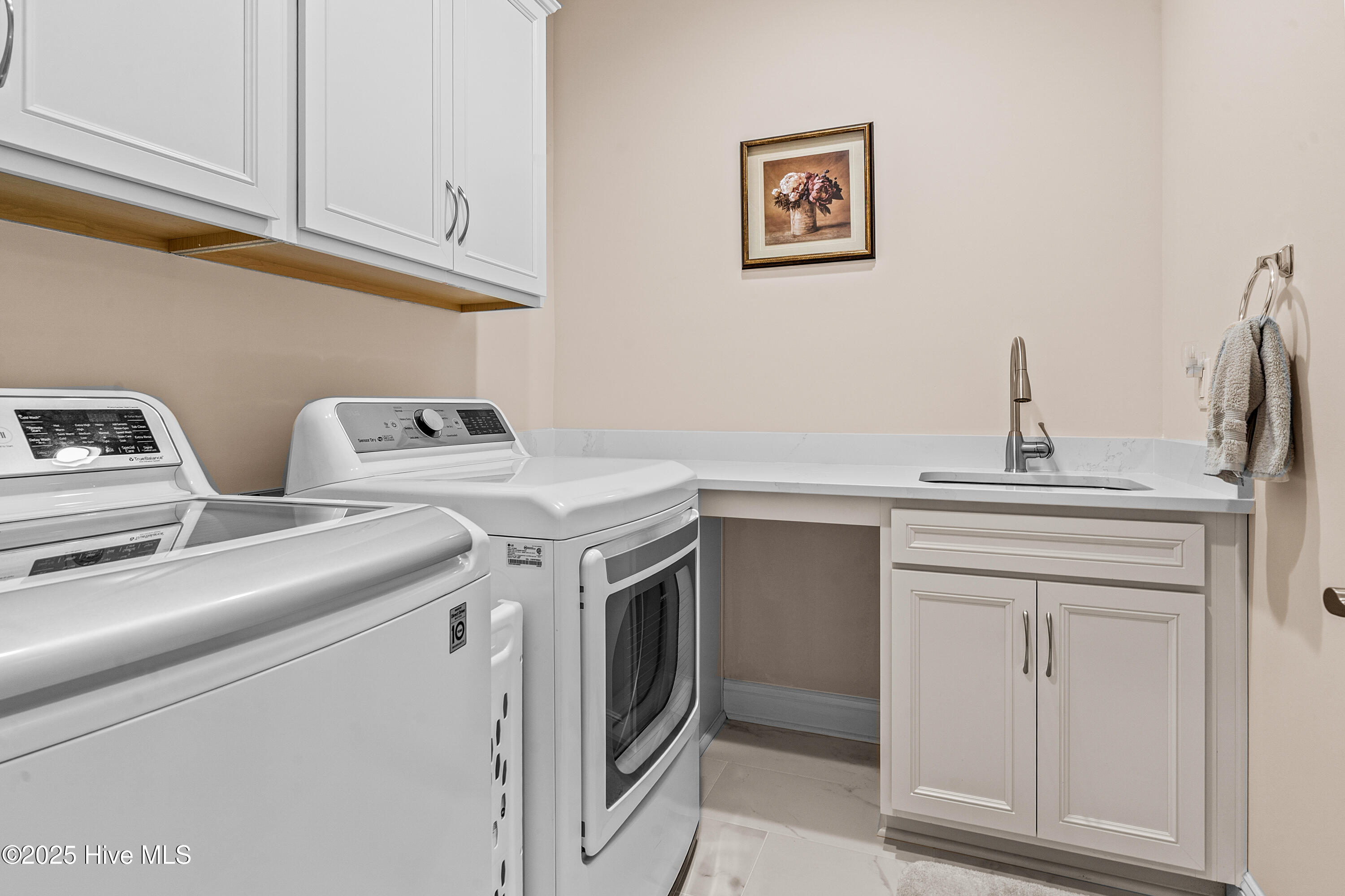 100502305 | Photo 34