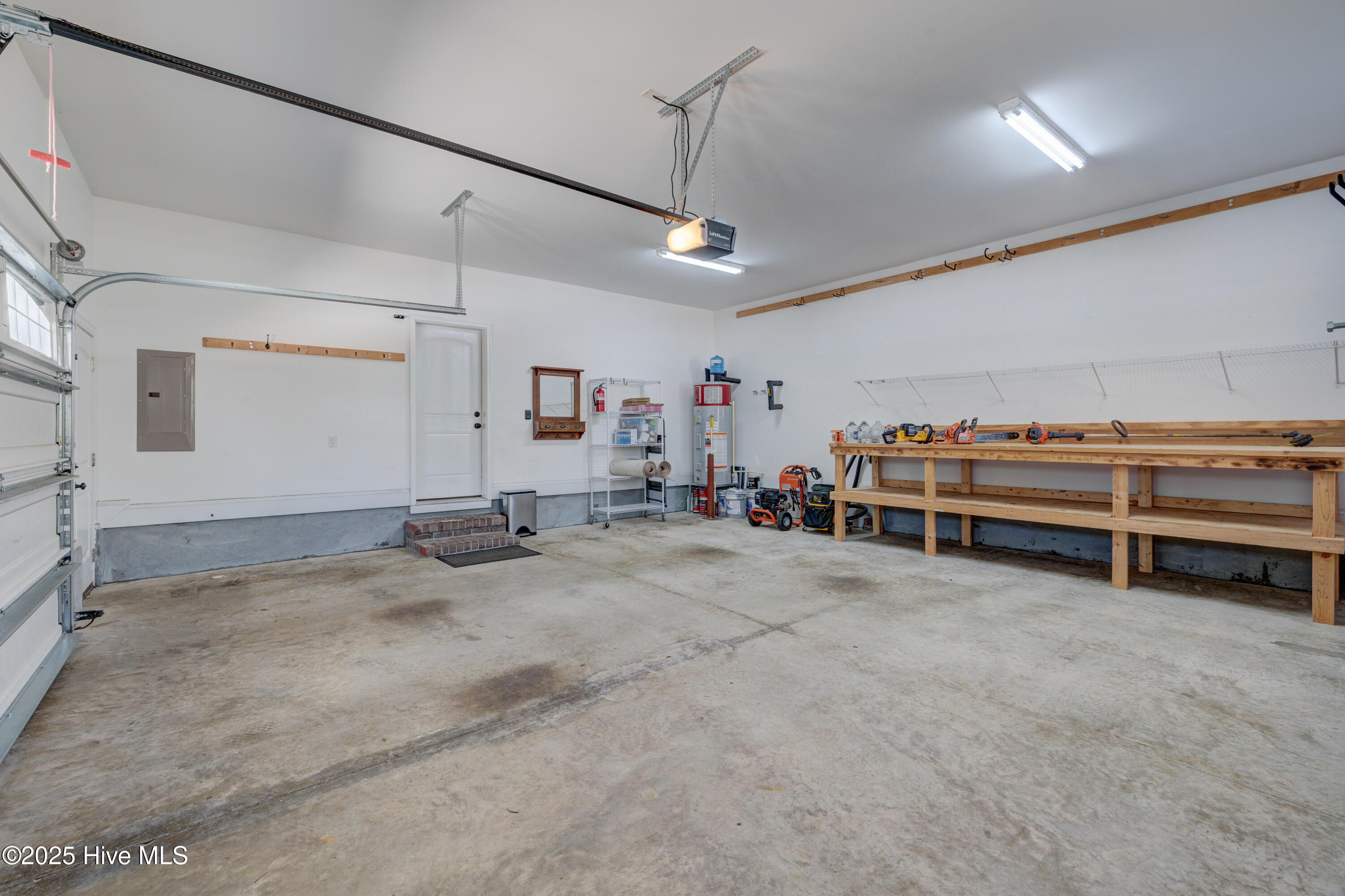 100496540 | Photo 60