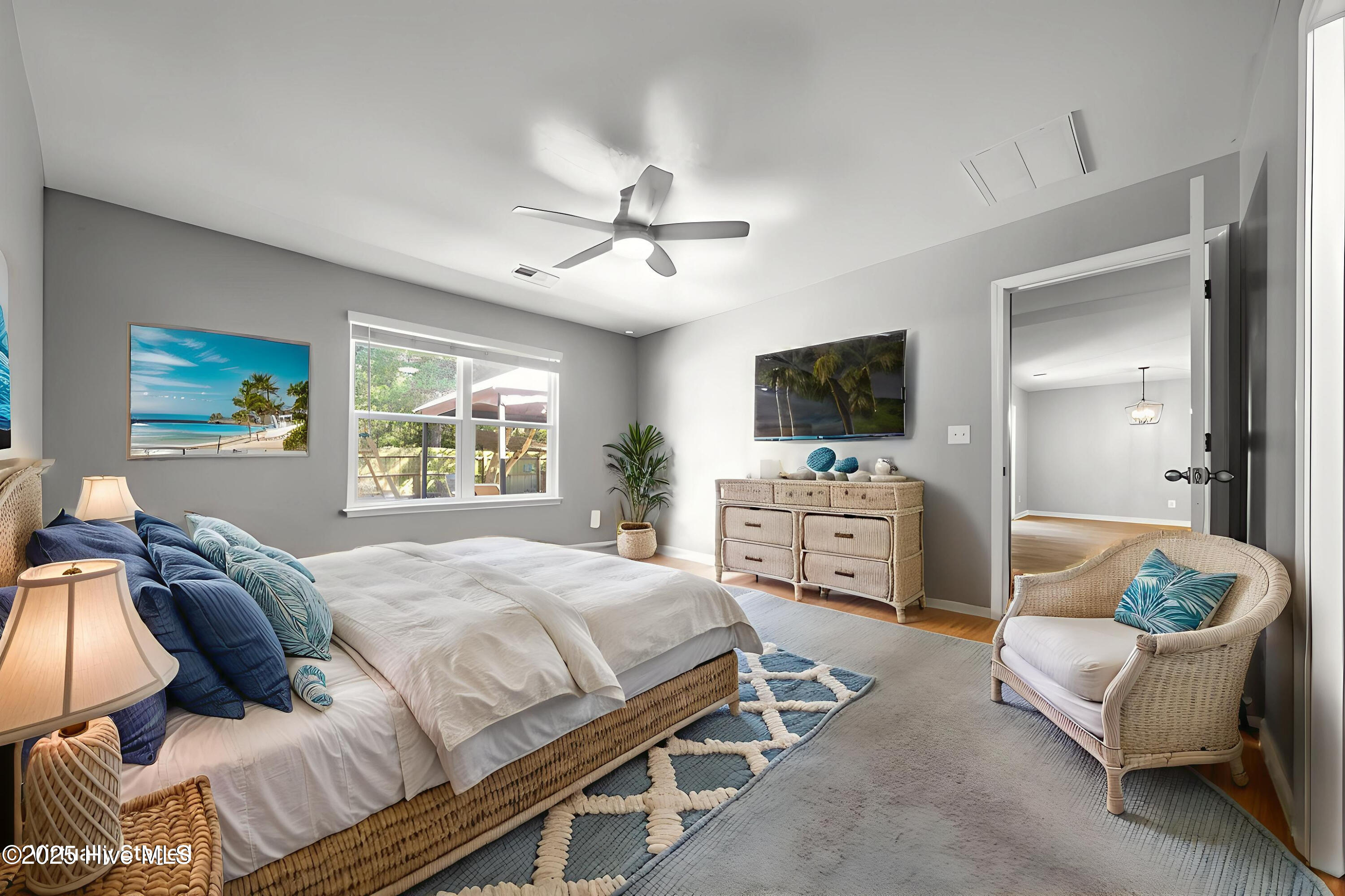 100538063 | Photo 48