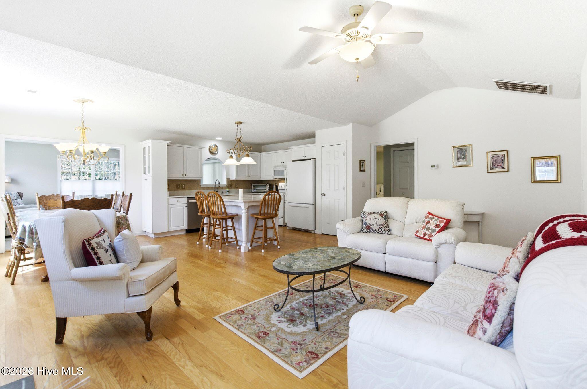 100562982 | Photo 16