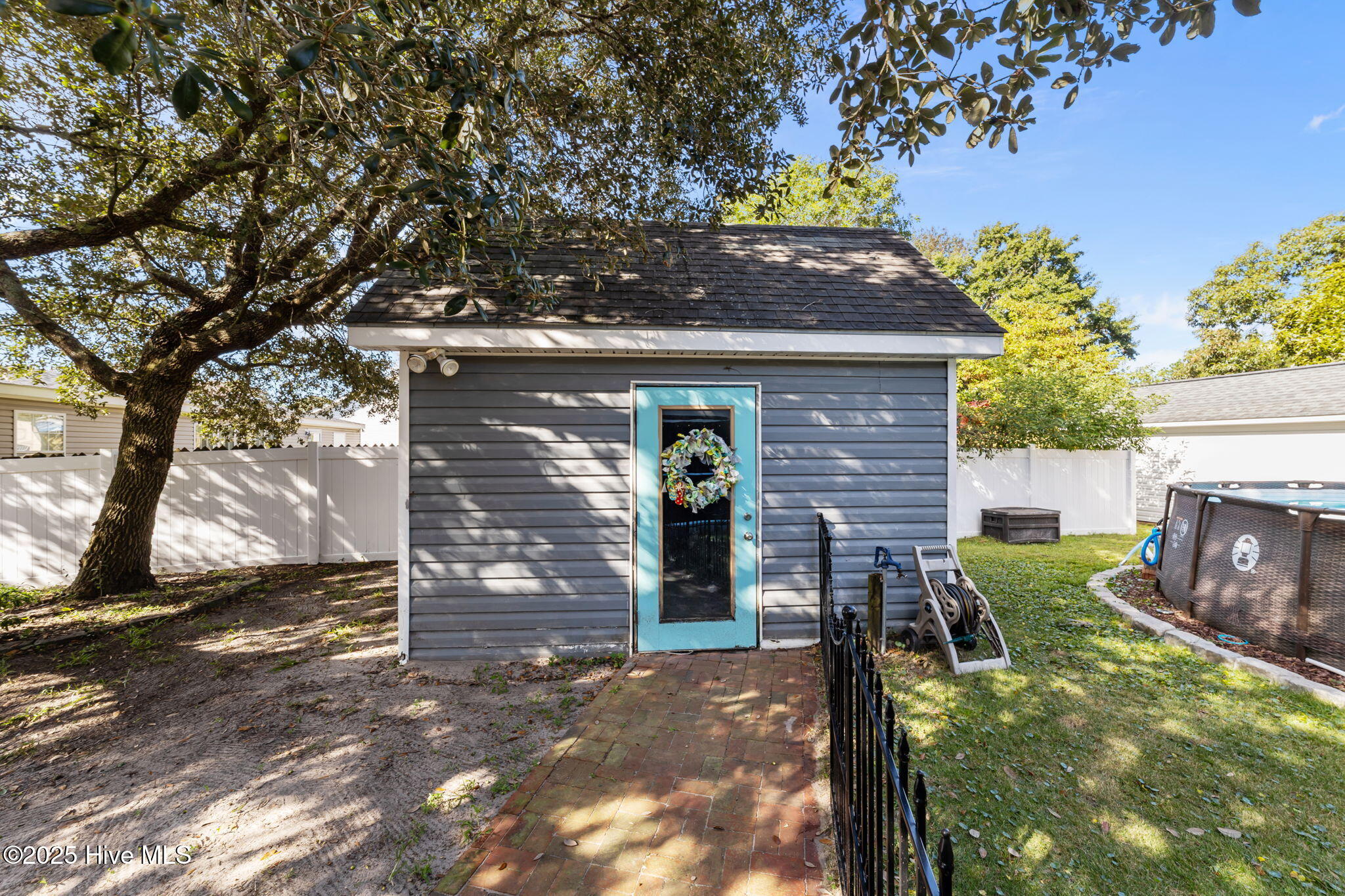 100533050 | Photo 44