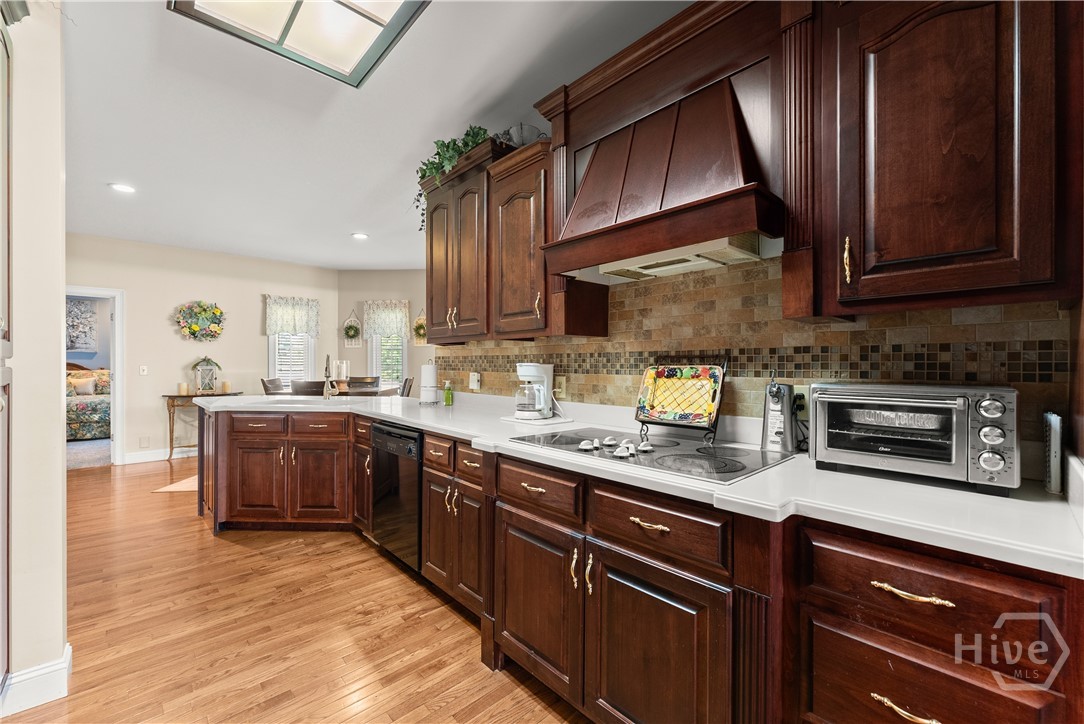 1121 Beacon Light Road