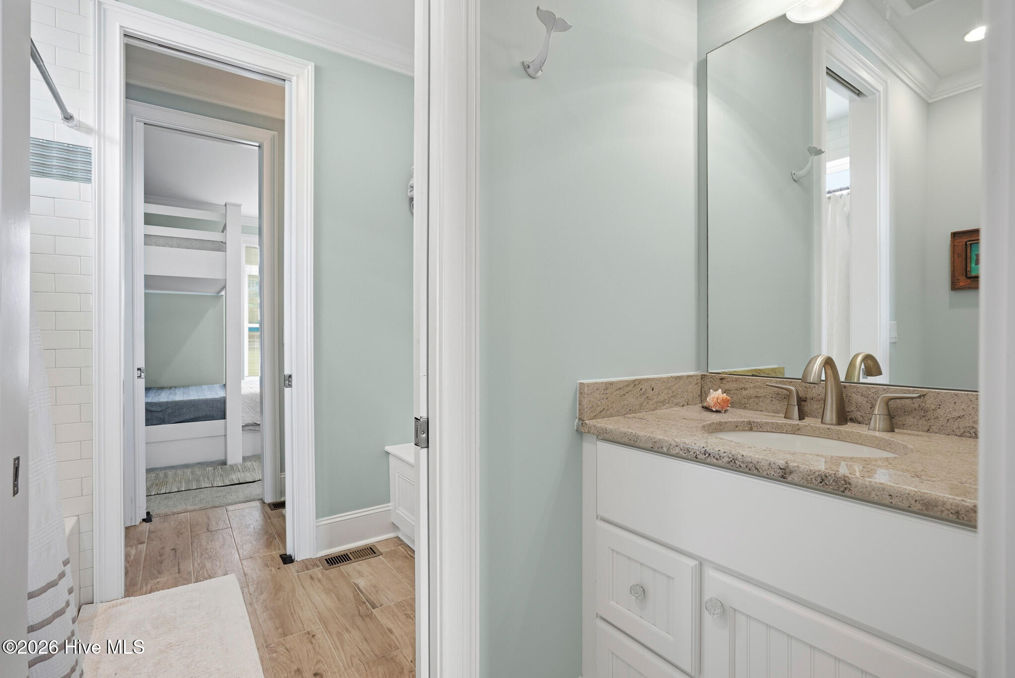 100558393 | Photo 33