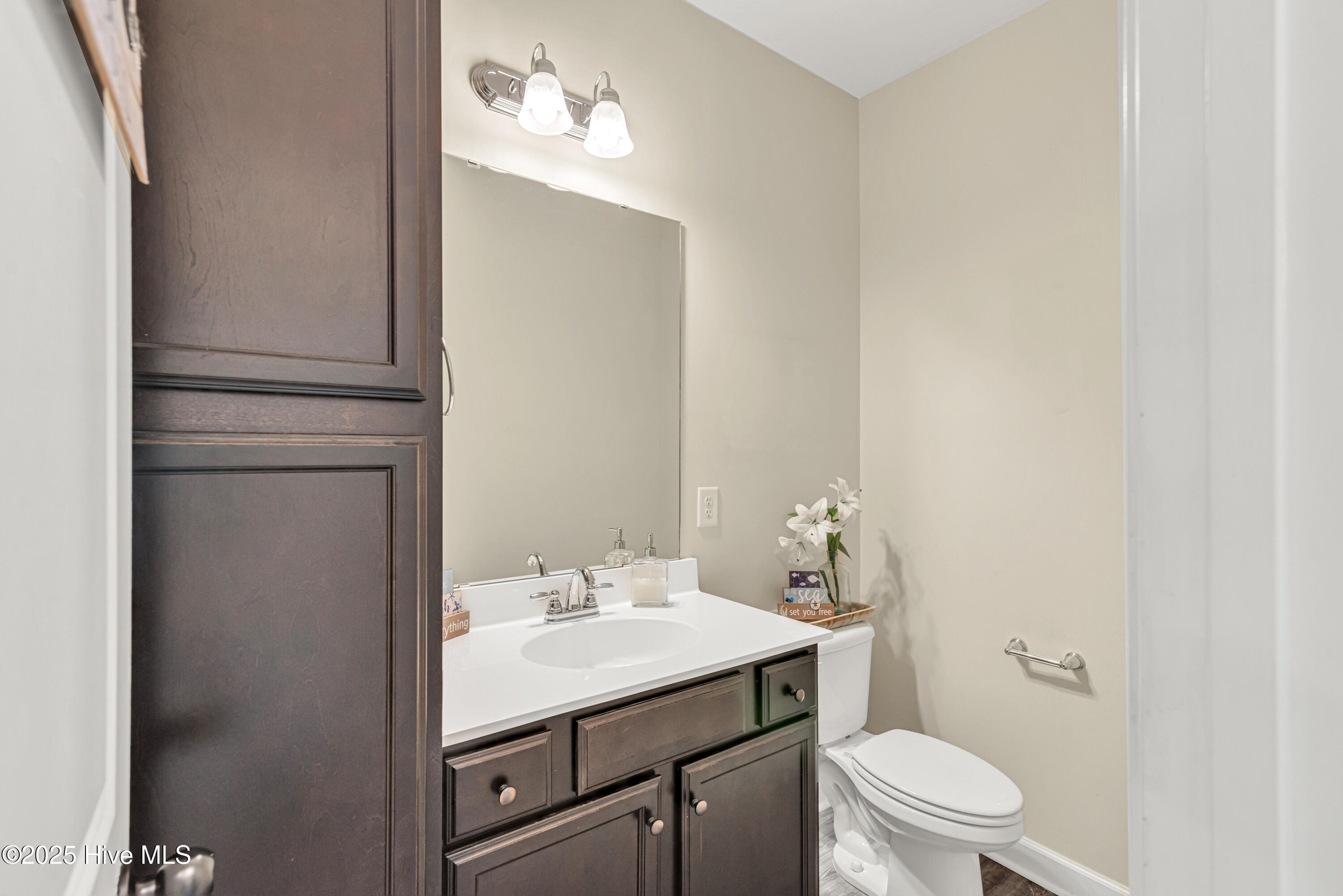 100531224 | Photo 24