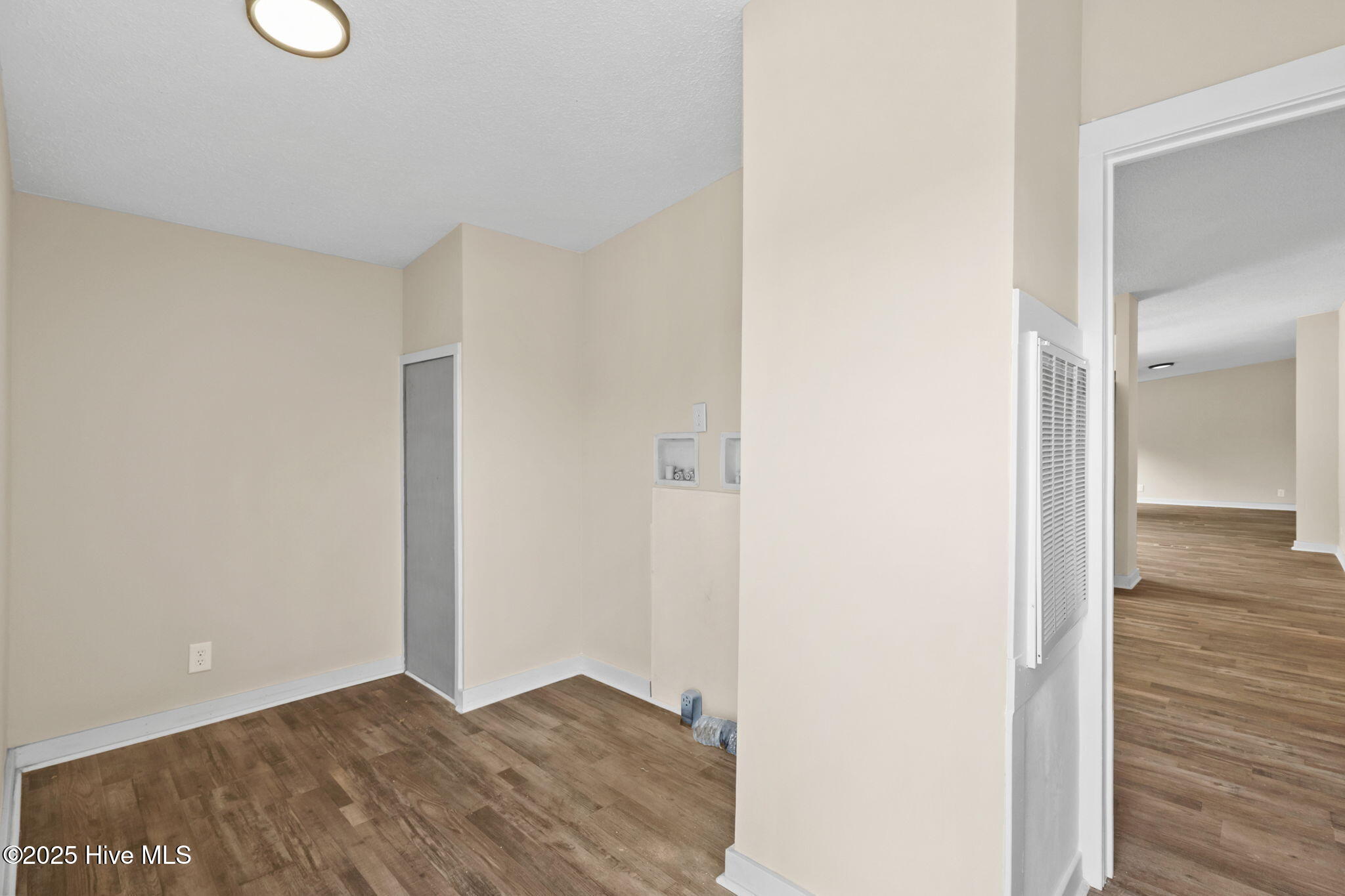 100528091 | Photo 13