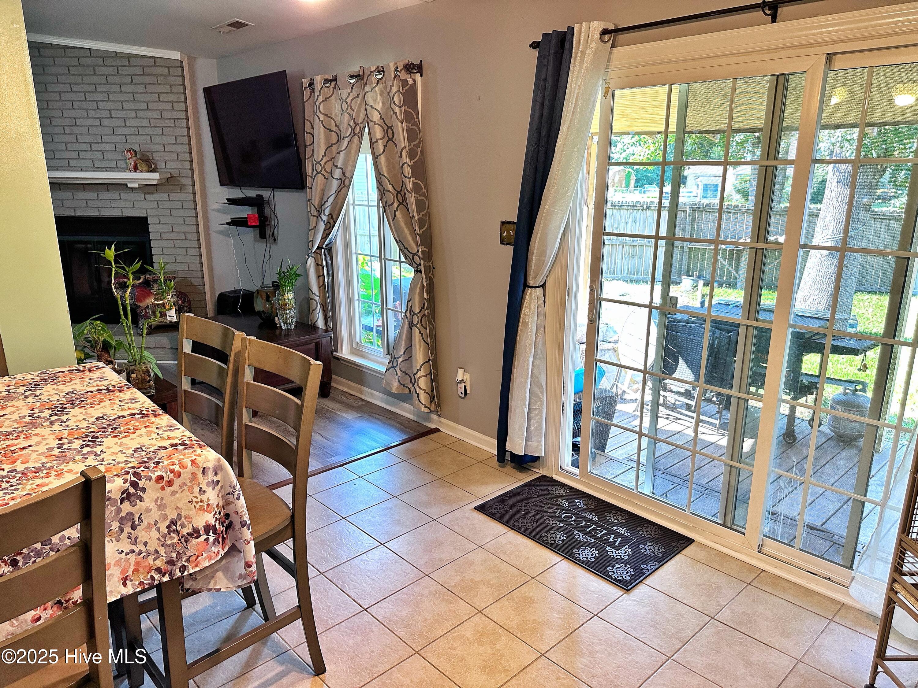 909 Springdale Drive, Jacksonville, NC 28540 – photo 14: Dining (2)