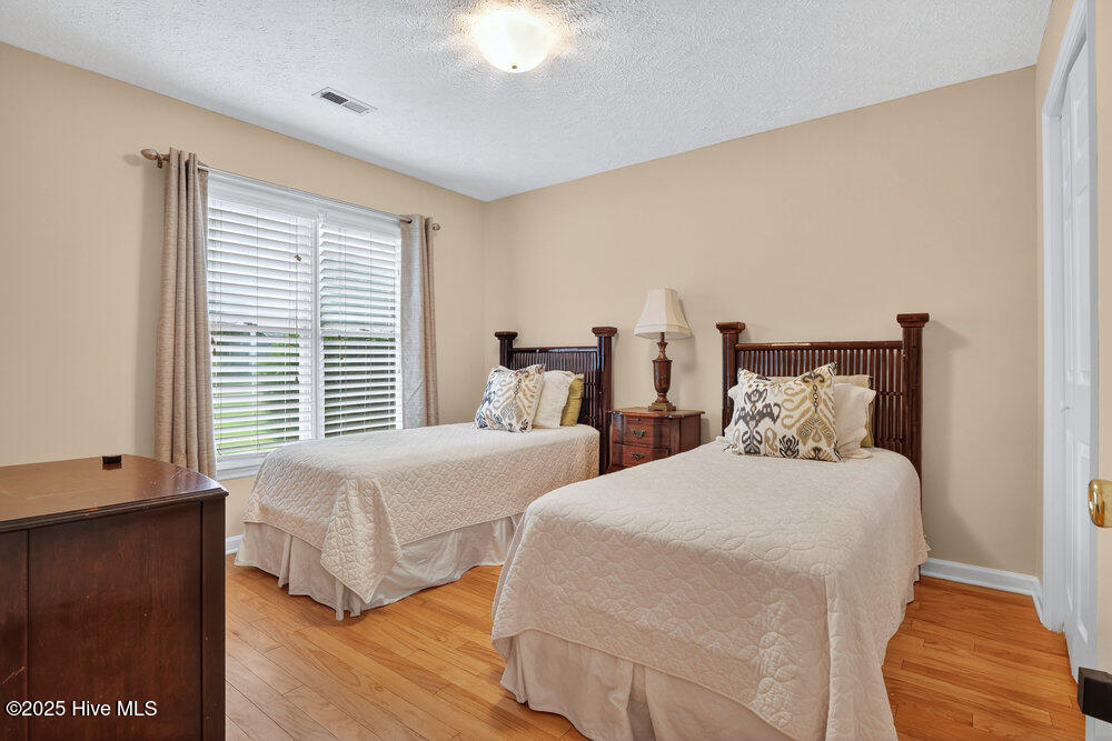 100527108 | Photo 18