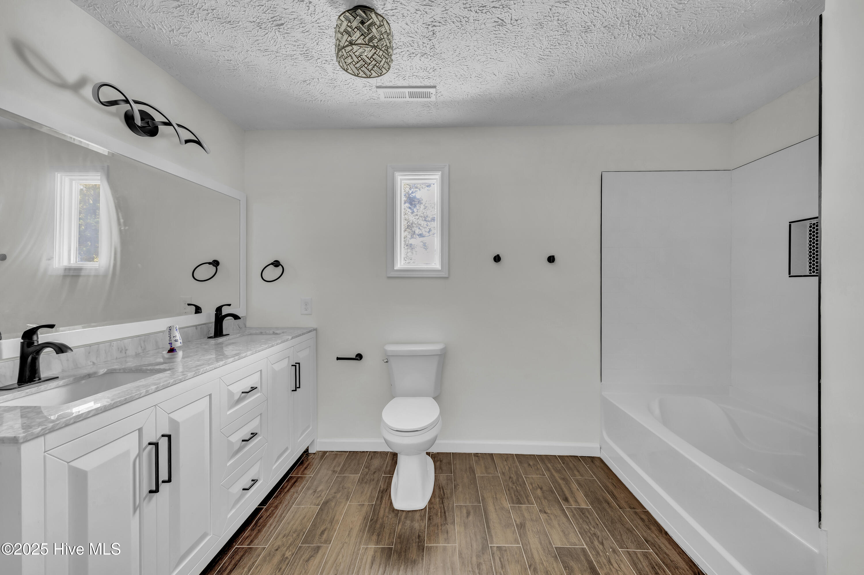 100537588 | Photo 22