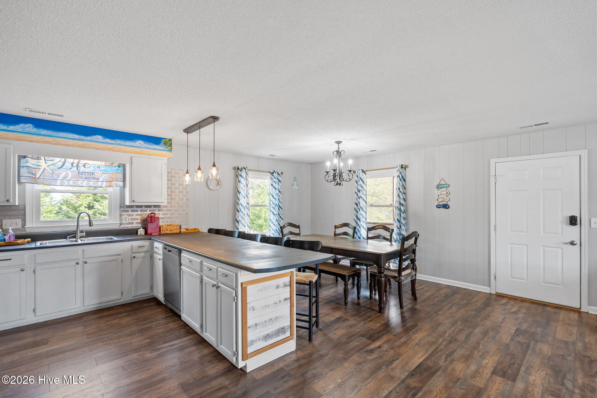 100558110 | Photo 24