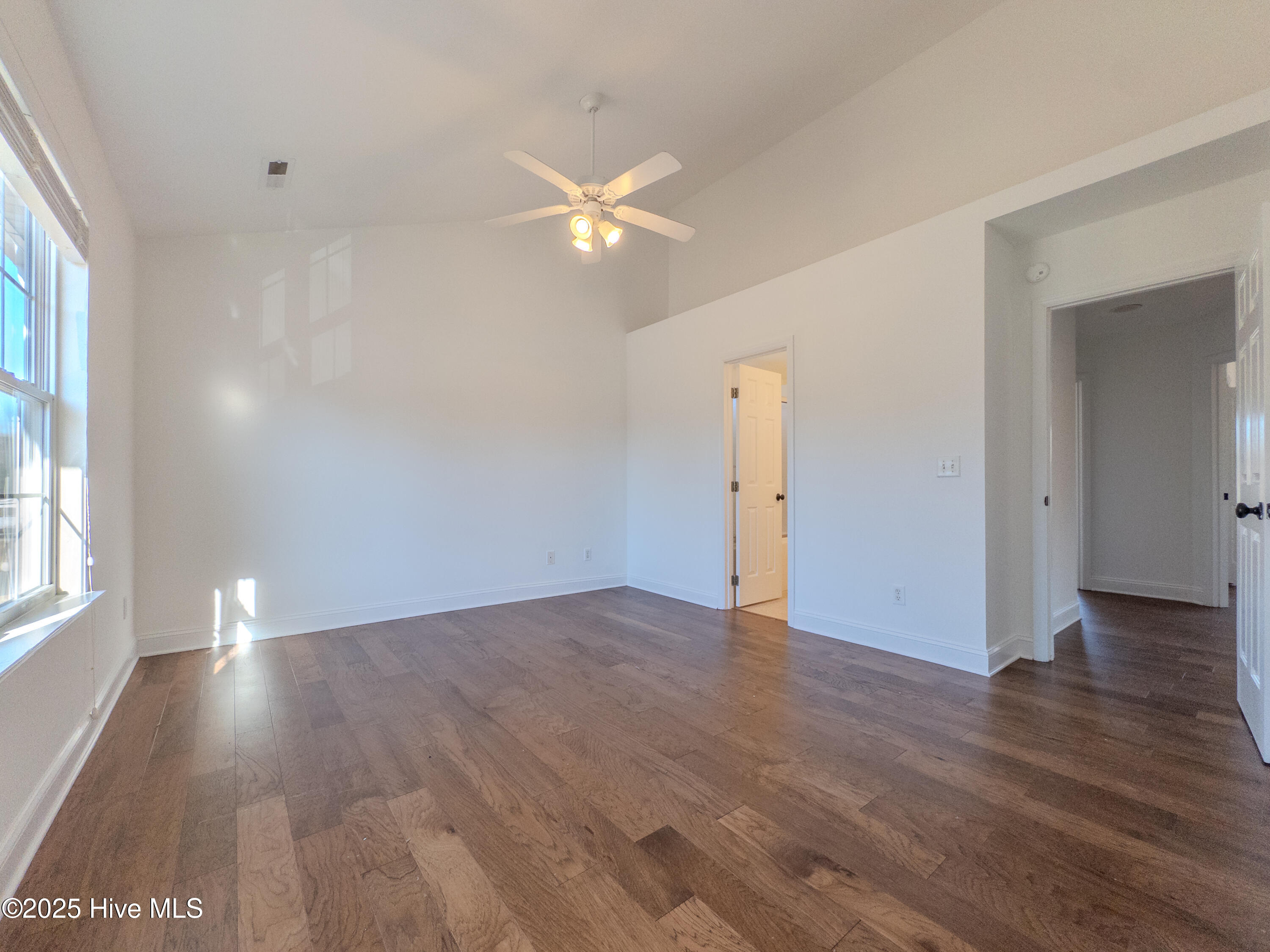 100546237 | Photo 17