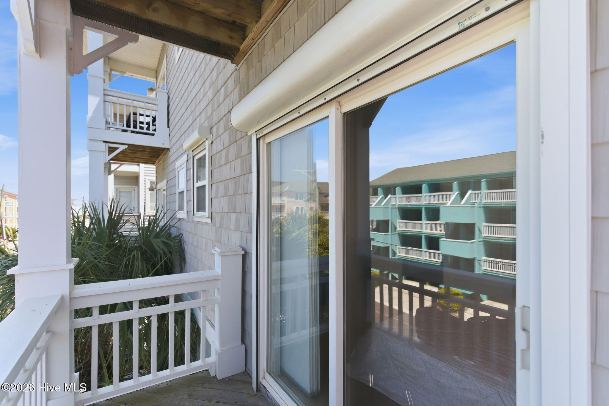 100570337 | Photo 22