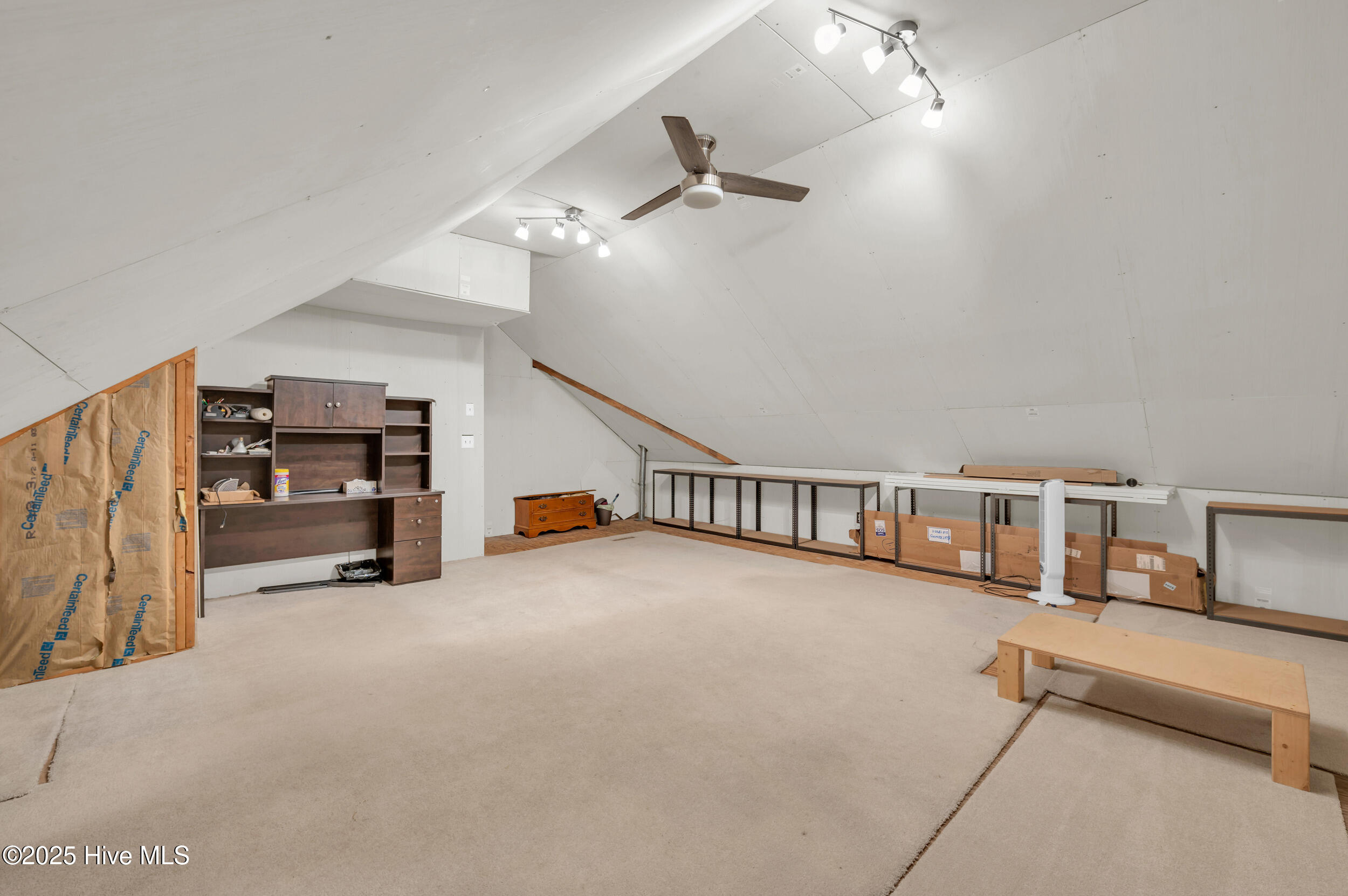 100548382 | Photo 32