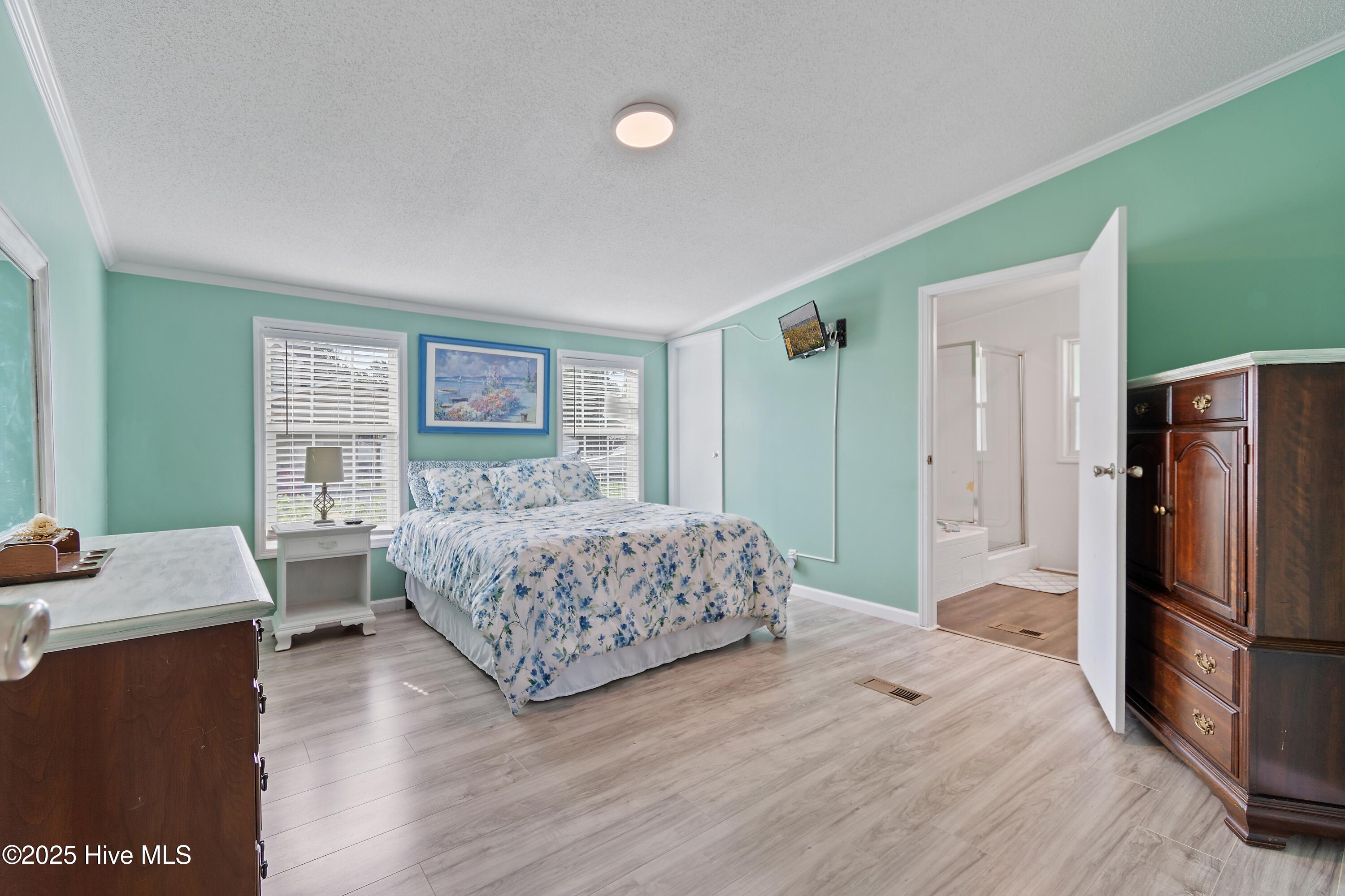 100525388 | Photo 12