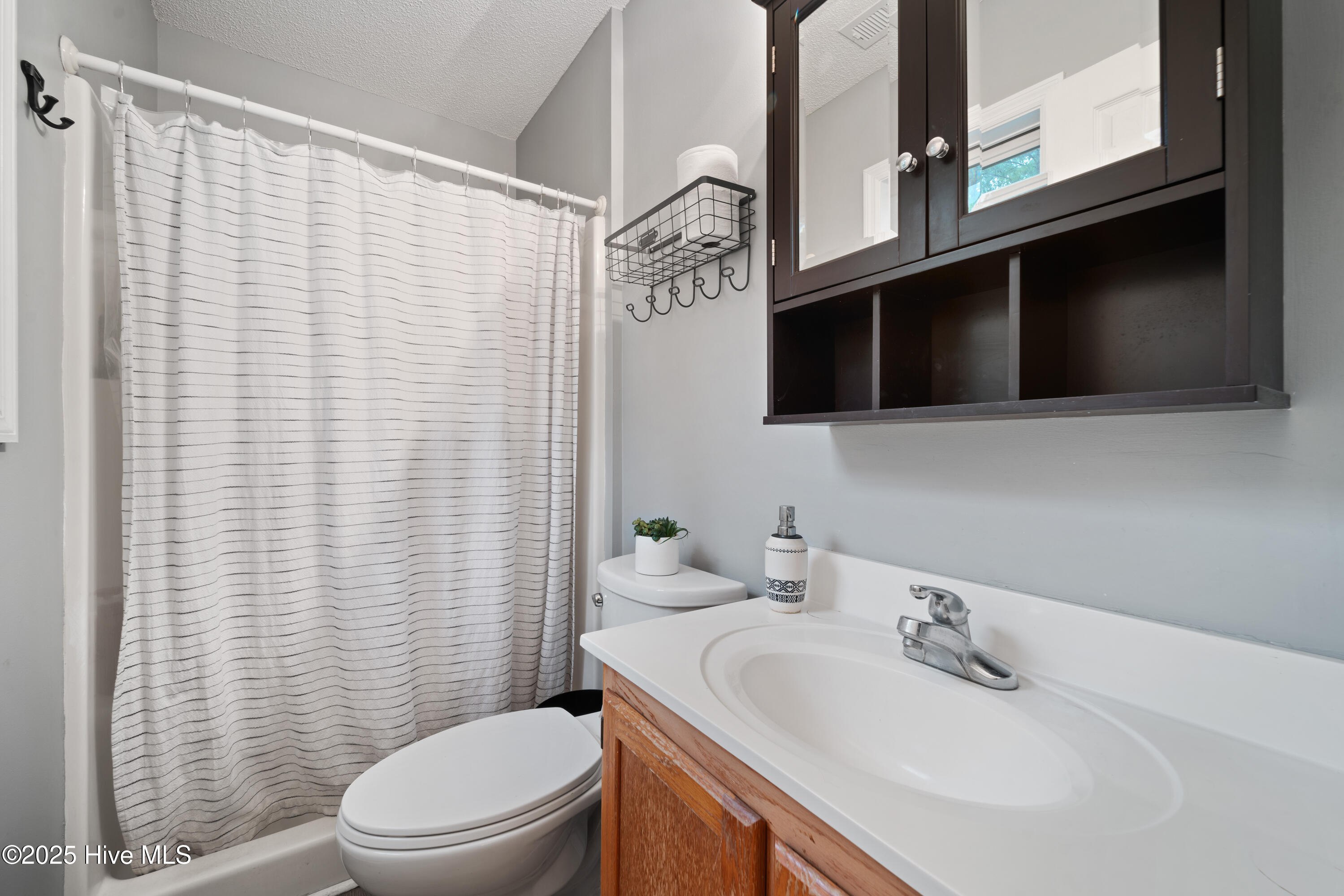 100527302 | Photo 16