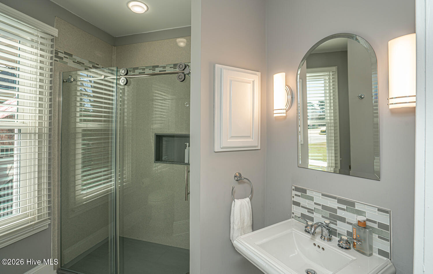 100561911 | Photo 47