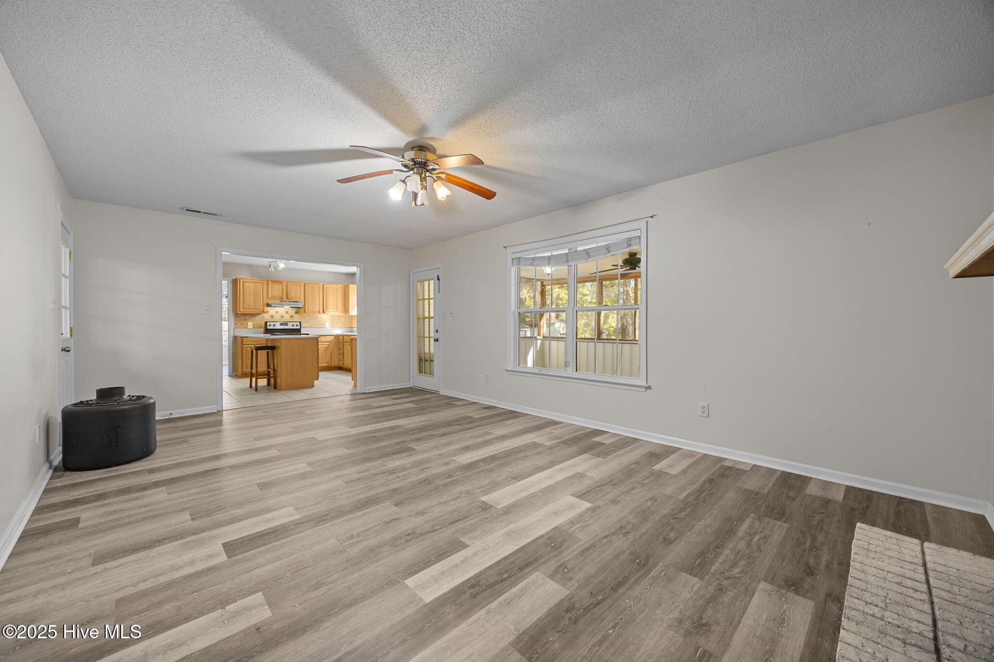 100541595 | Photo 25