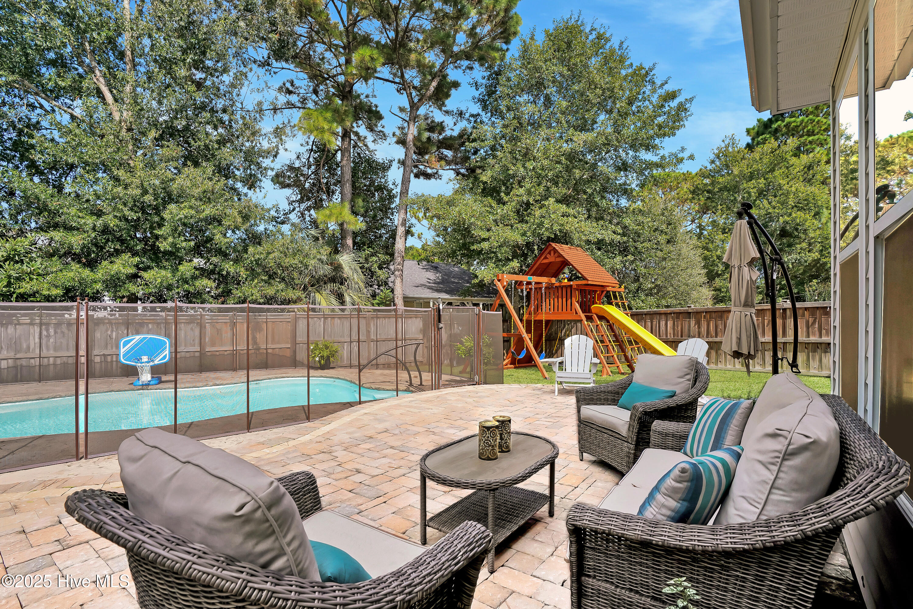 100536880 | Photo 40