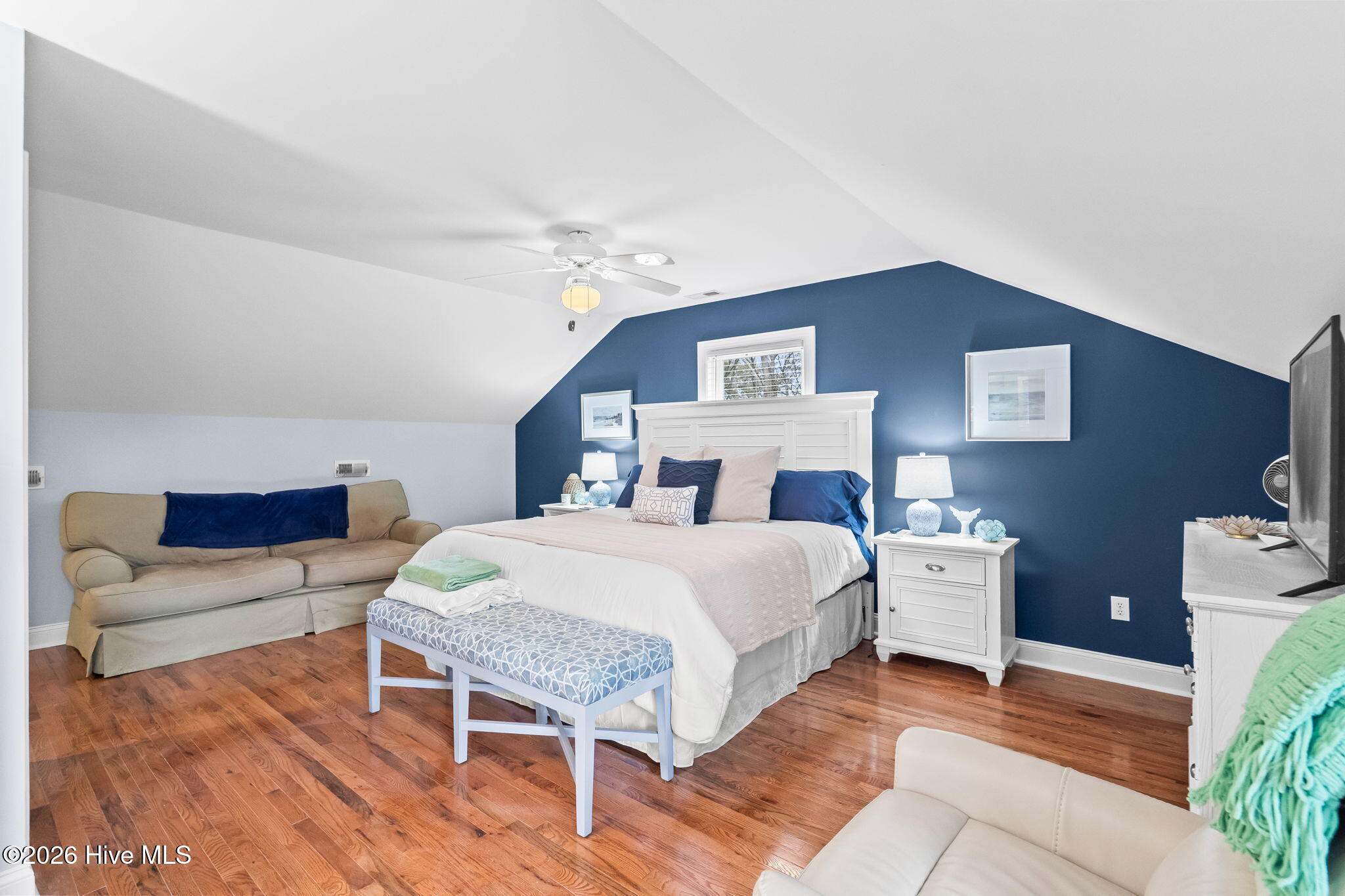 100551089 | Photo 27