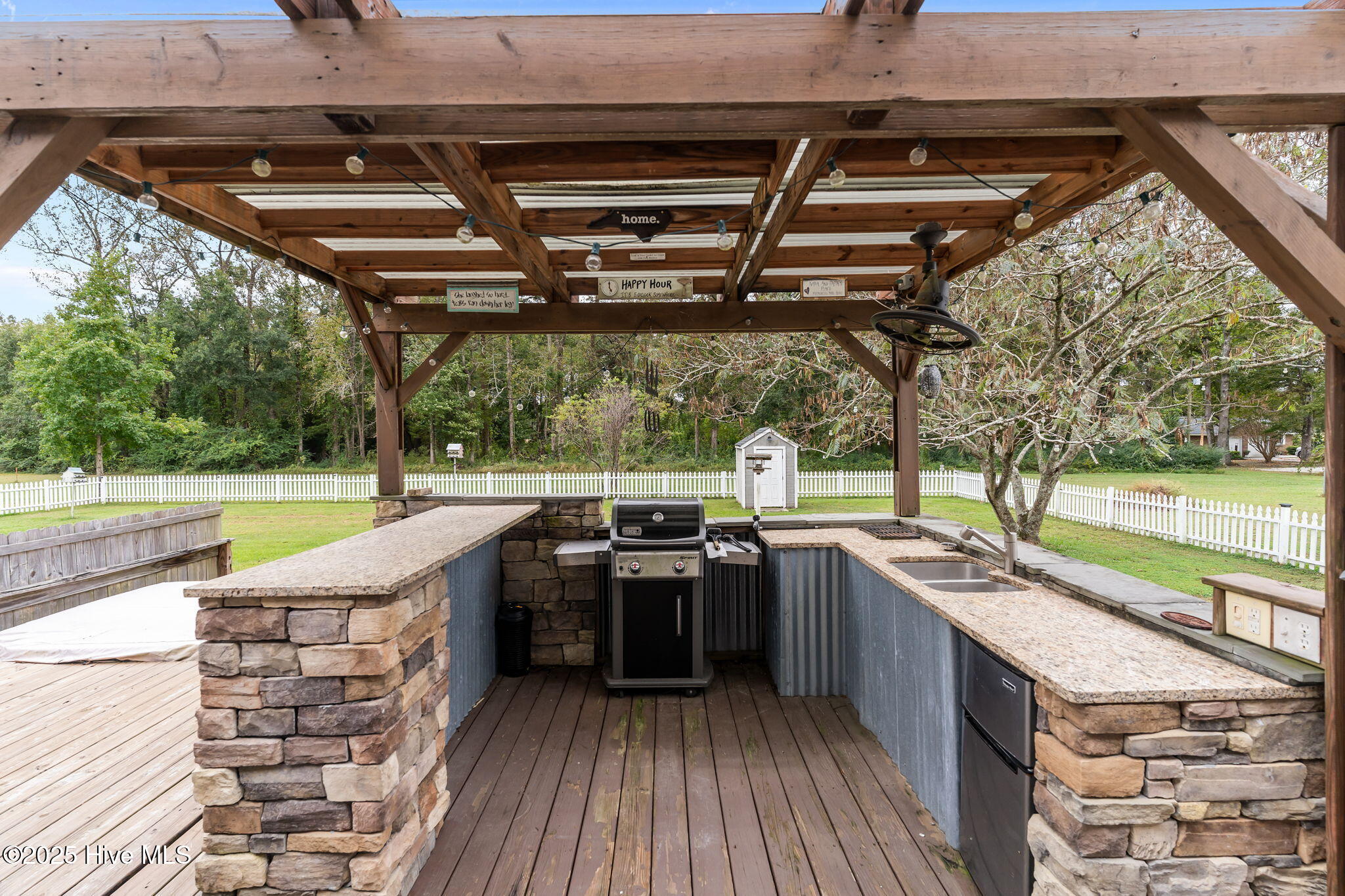 100535279 | Photo 36