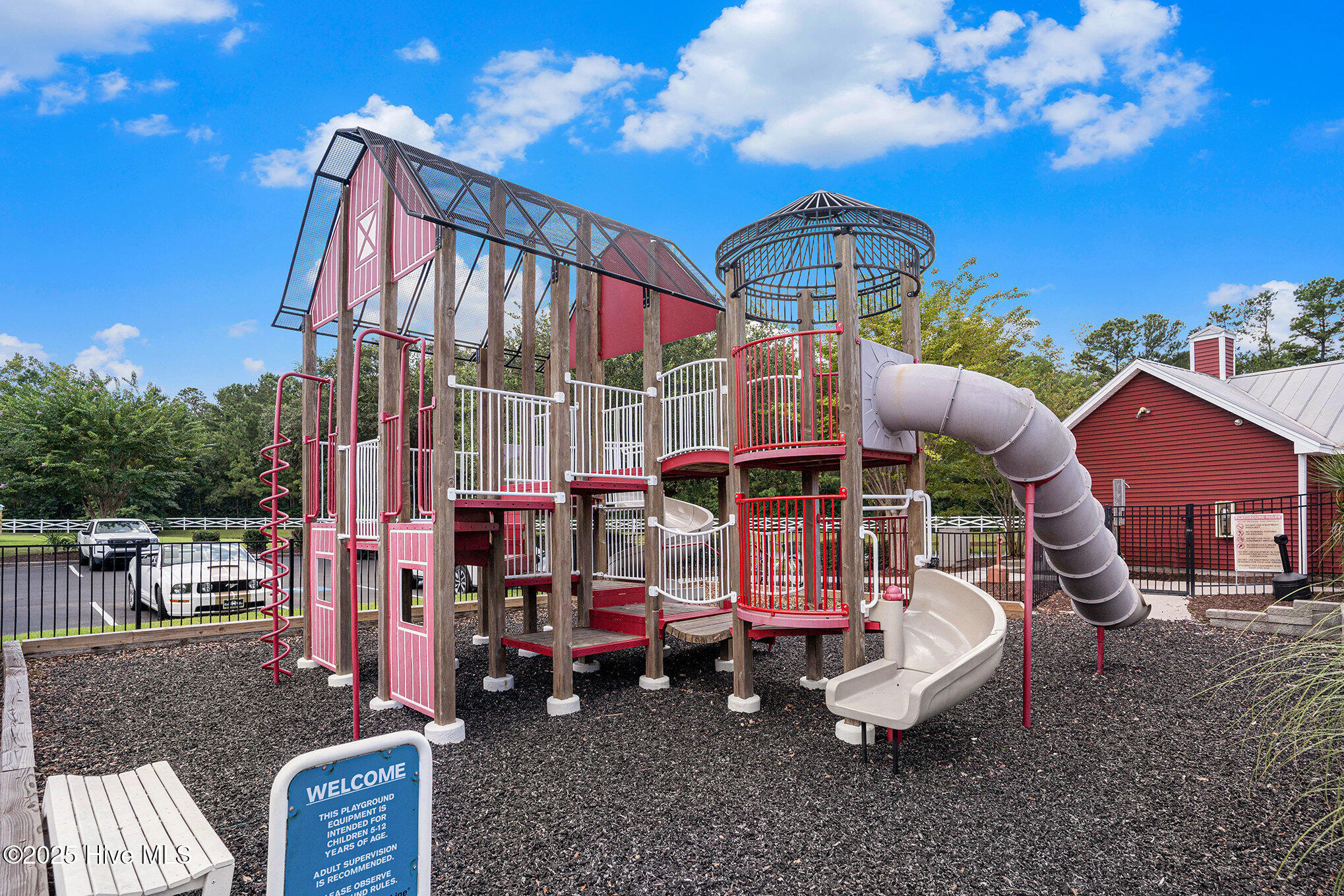 100520247 | Photo 44