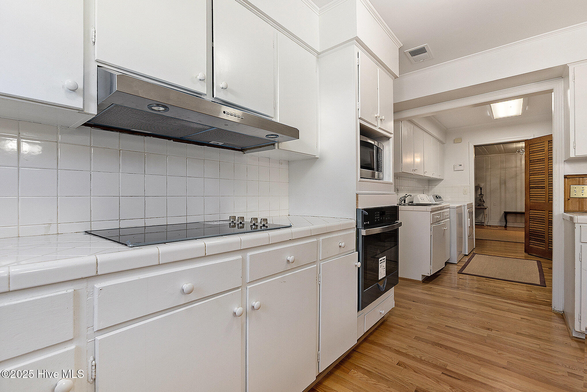 100537209 | Photo 15