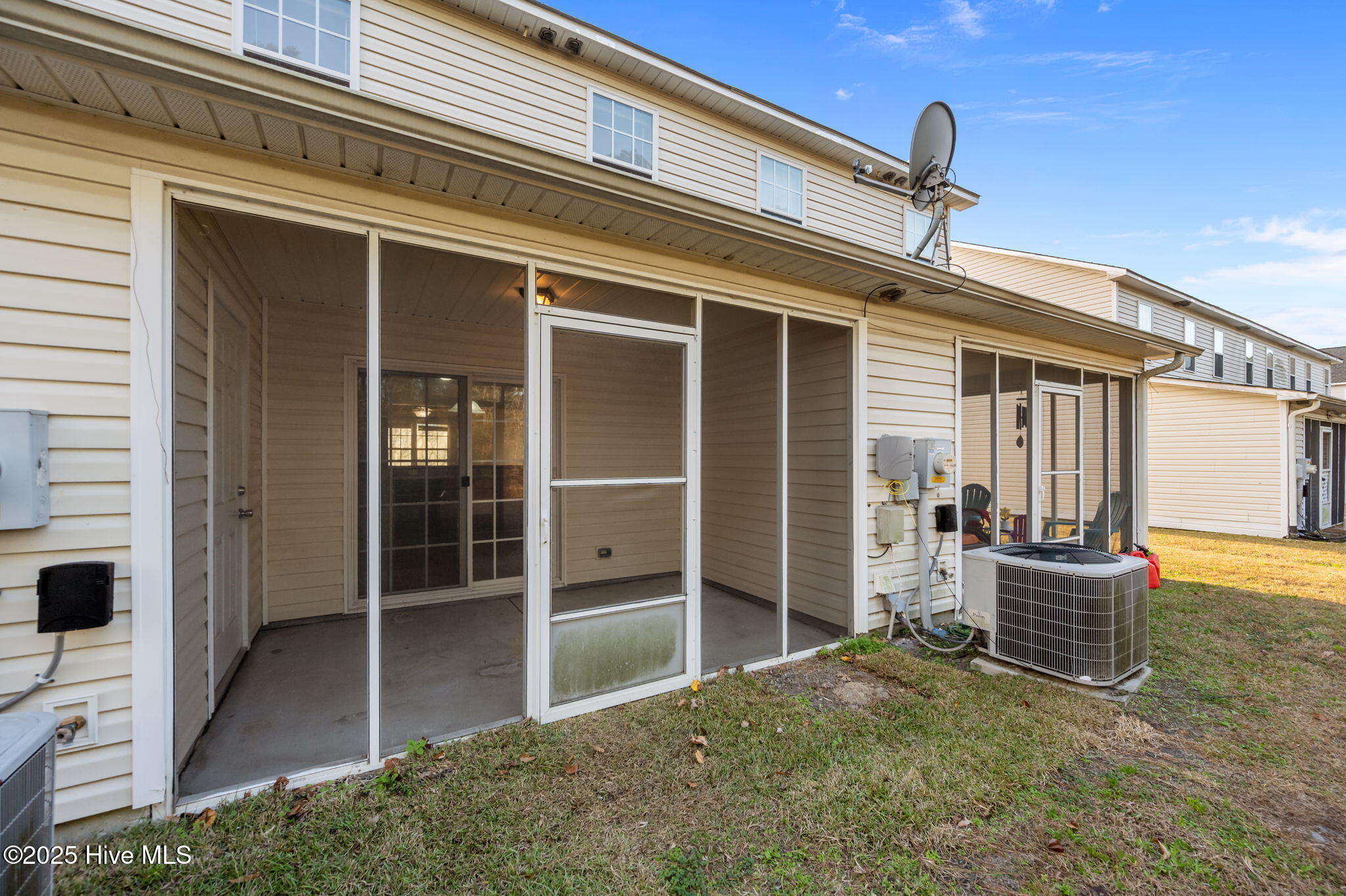 100543374 | Photo 41