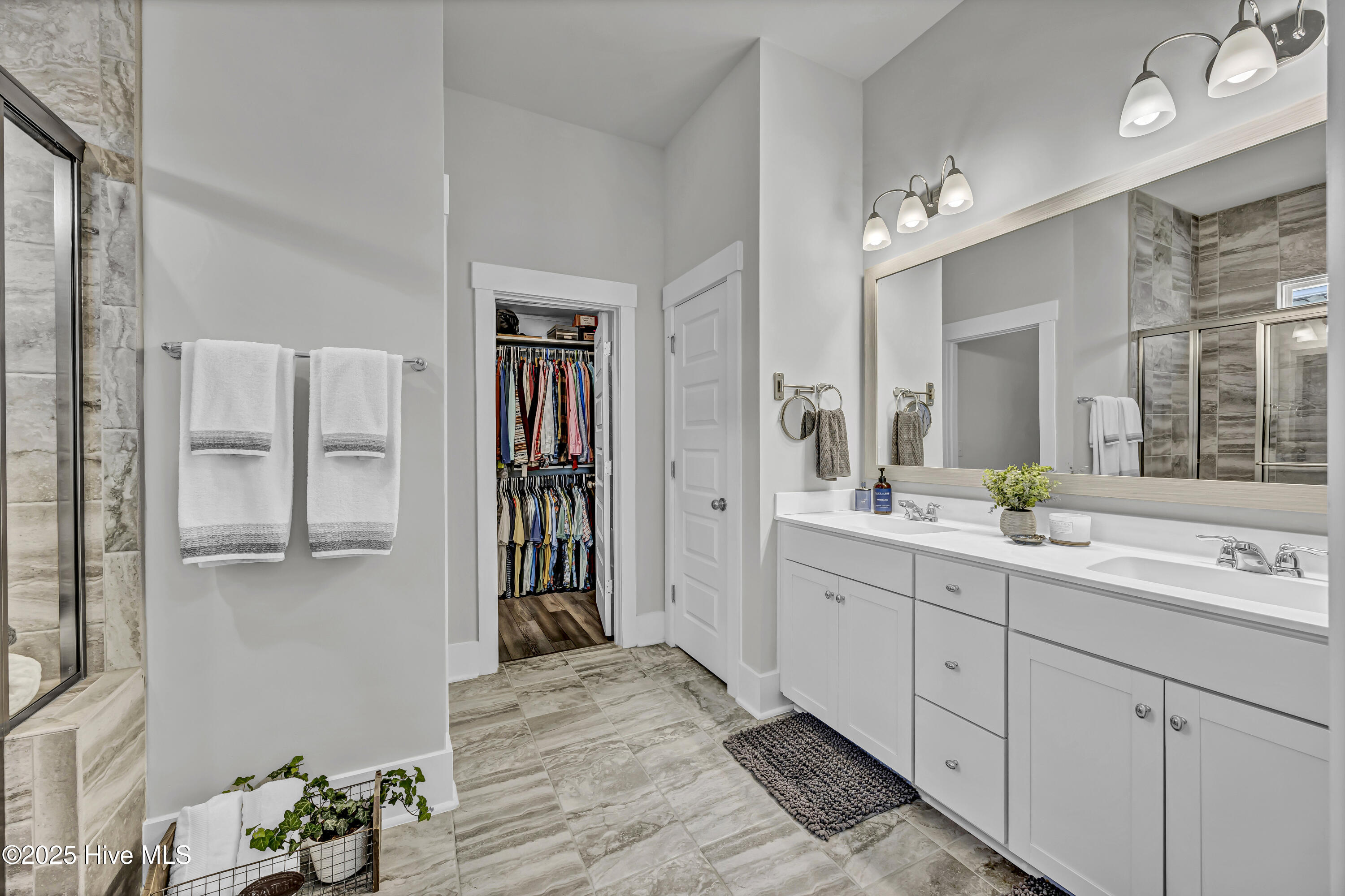 100517426 | Photo 40