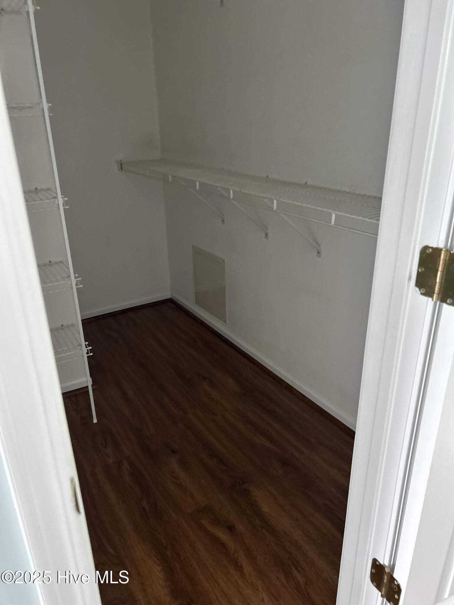 100521084 | Photo 10