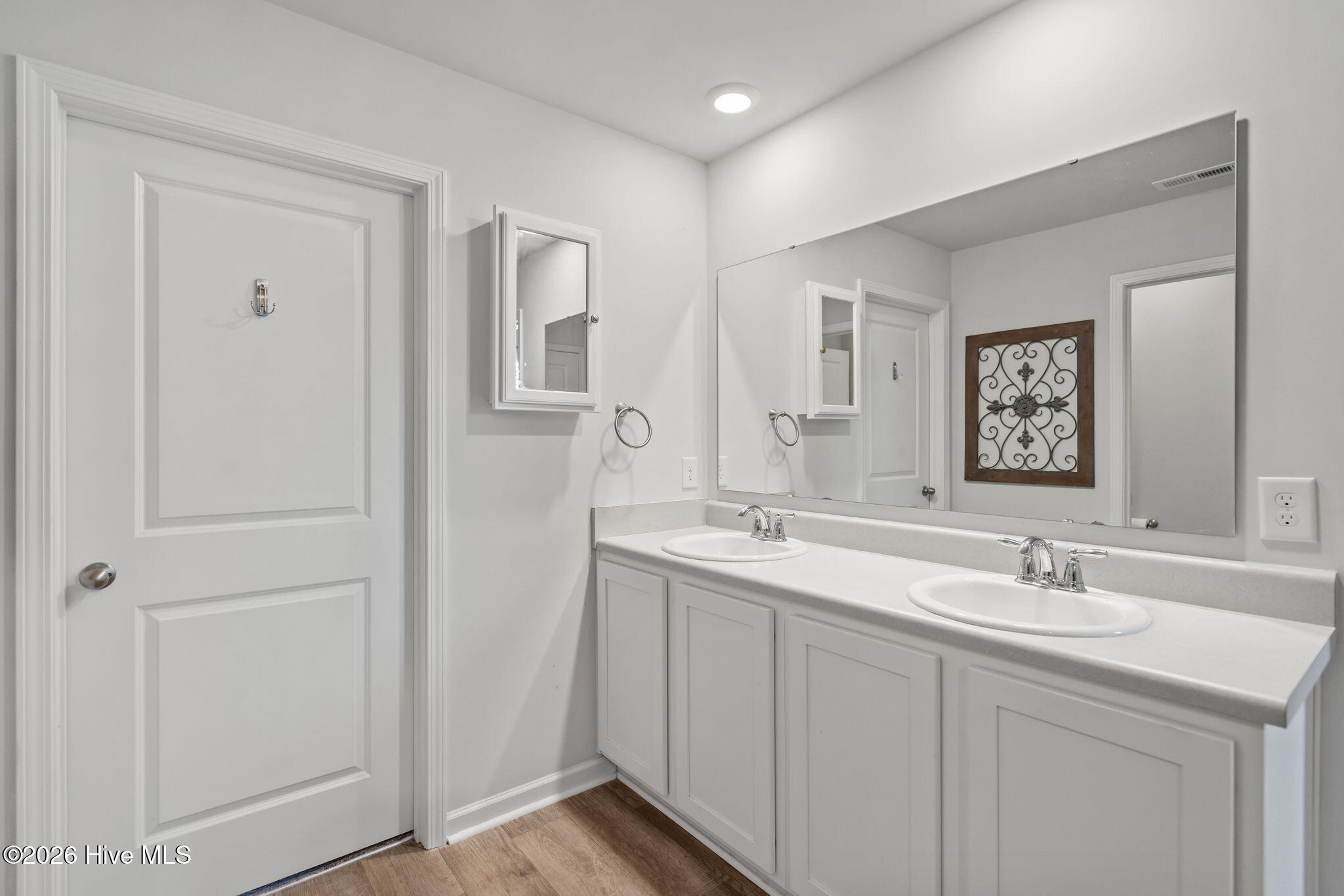 100554763 | Photo 29