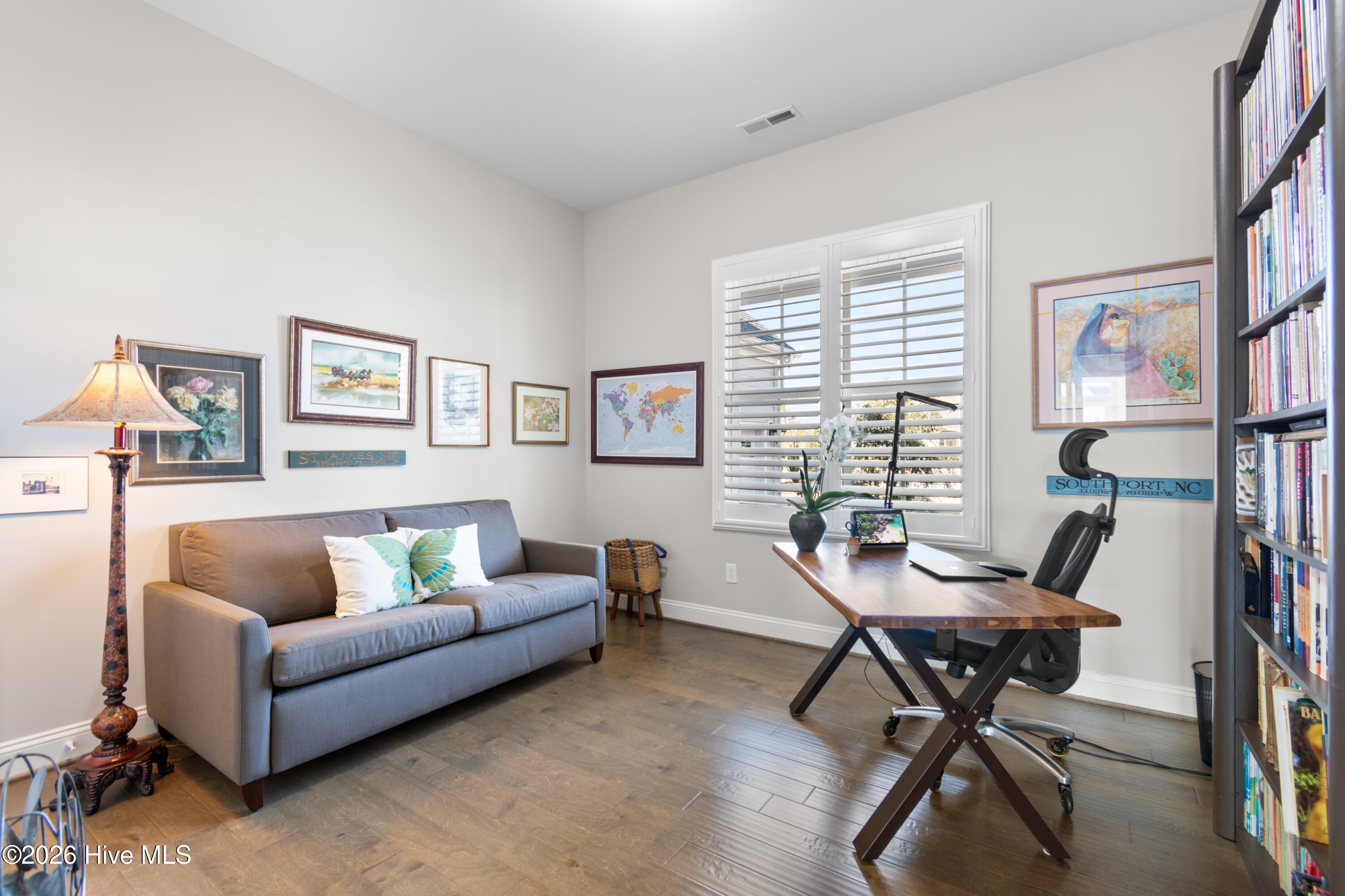 100560288 | Photo 33