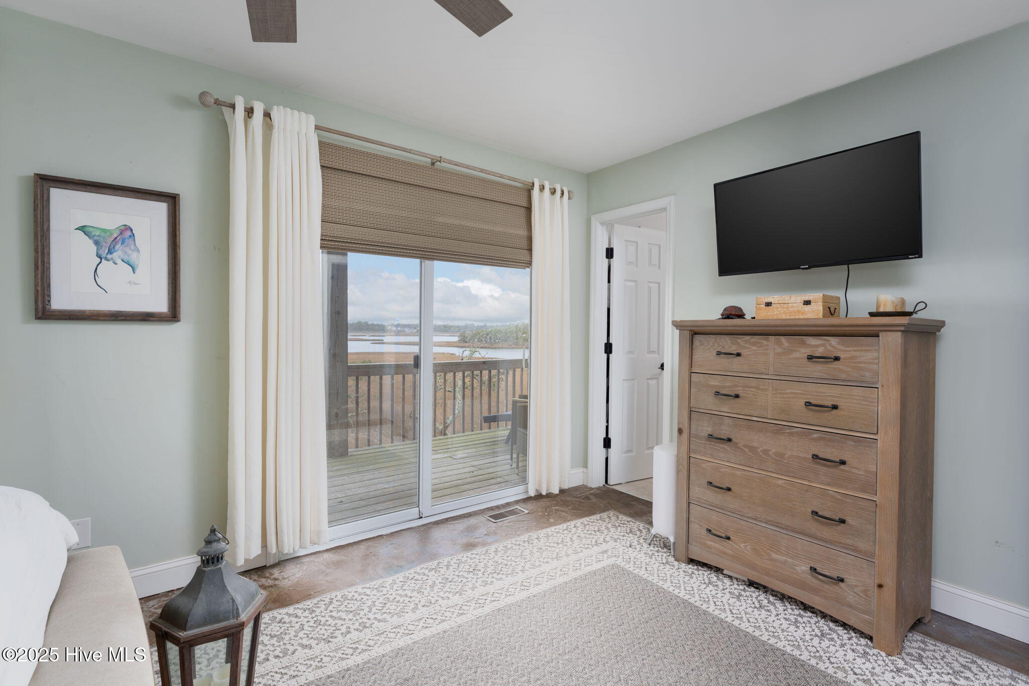 100488869 | Photo 26