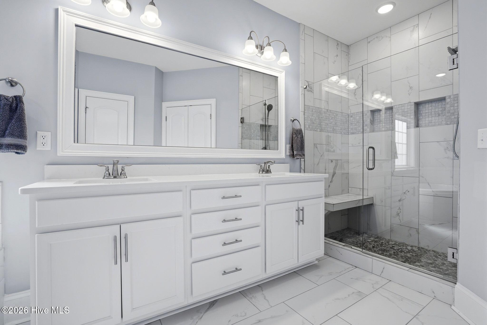 100556850 | Photo 23