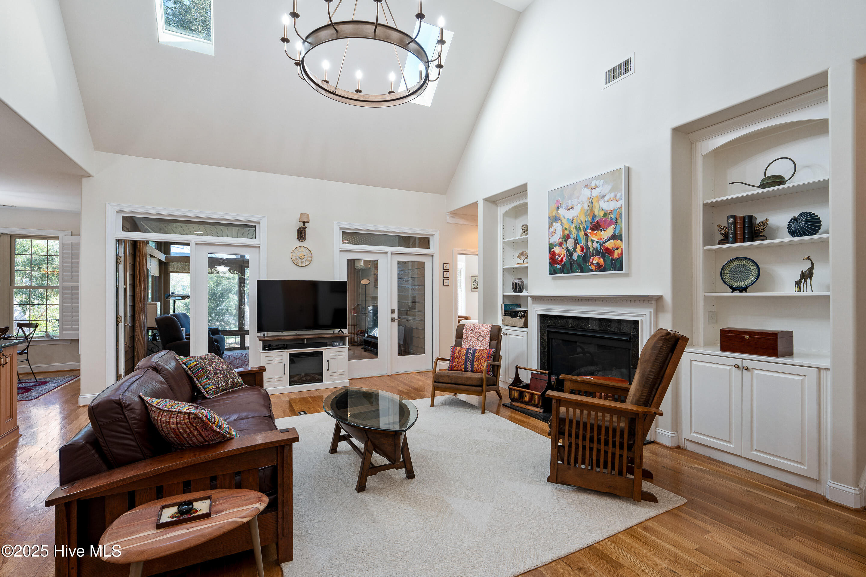 100535397 | Photo 15